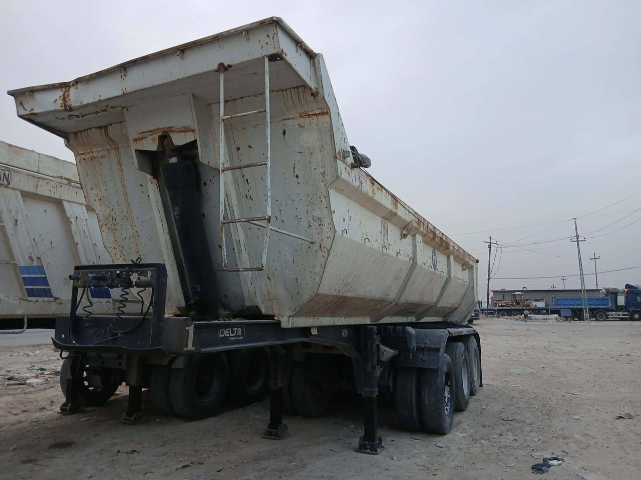 للبيع 🛑🛑🛑
عربانه تركي 
ذرعته  ٢٢
تخم تاير 
دنكير حجم ١٤ 
ارجو استفسار اتصل على الرقم  ***********
***********
