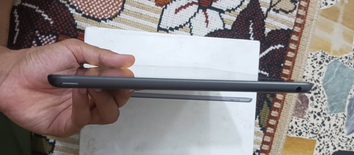 ايباد 9ذاكرة 64 نظيف مثل ماموضح بالصورة بطاريتة مااعرف شگد بس باللعب يبقى 5ساعات واكثر وكارتونتة موجودة وشاحنتة موجودة ولامبدل ولامفتوح برغي 
وعالفحص وضمان 
نهايتة 240 
مكان بغداد


**إذا كنت صاحب هذا الإعلان وتريد حذفه لأي سبب، رجاءا أرسل رسالة إلى الدعم الفني**