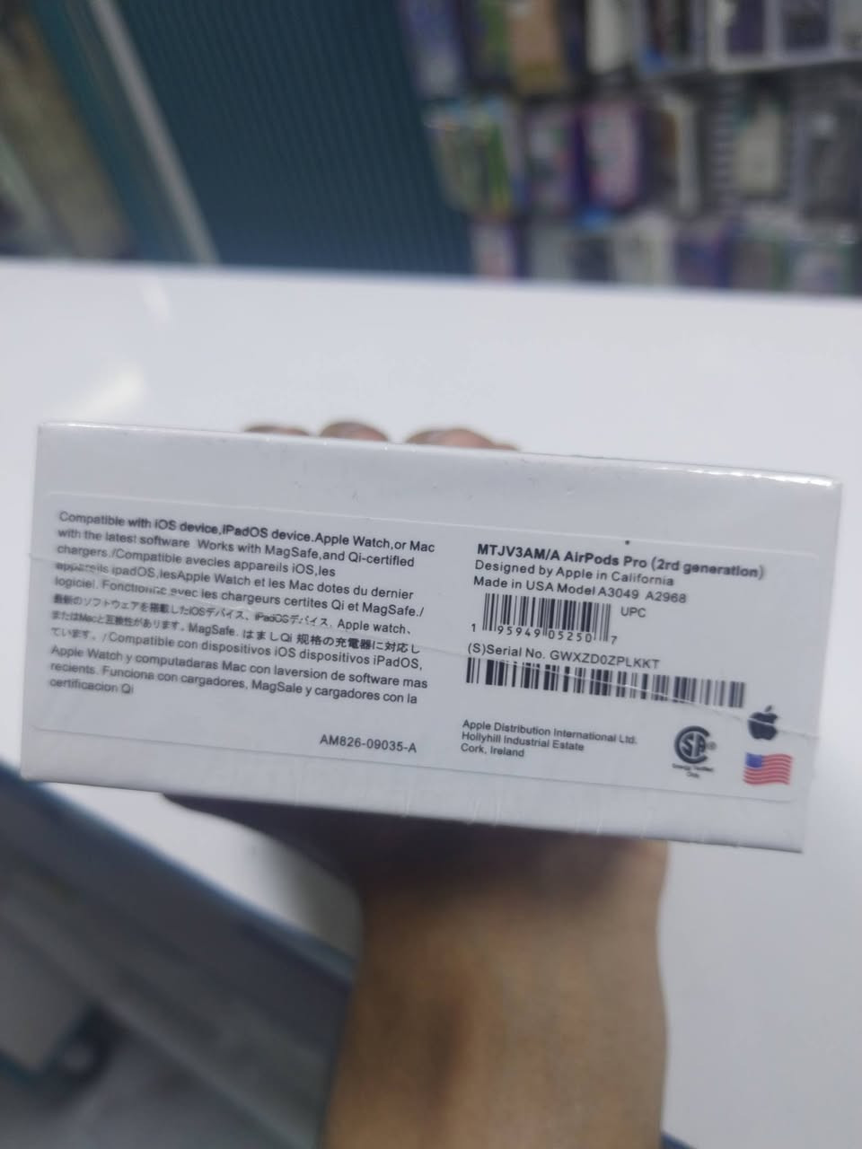 مكان 25.000 صارت 17.000استمتع بتجربة صوت احترافية مع أحدث سماعات AirPods Pro 2nd Generation المزودة بعلبة شحن MagSafe USB-C.
✨ المواصفات والمميزات:
🔹 الجيل الثاني AirPods Pro (2nd Generation)
🔹 منفذ شحن USB-C الحديث
🔹 علبة شحن MagSafe تدعم الشحن اللاسلكي
🔹 تقنية إلغاء الضوضاء النشط (Active Noise Cancellation)
🔹 وضع الشفافية (Transparency Mode) لسماع الأصوات المحيطة عند الحاجة
🔹 صوت محيطي مخصص (Personalized Spatial Audio)
🔹 شريحة Apple H2 لأداء أسرع وصوت أكثر نقاءً
🔹 جودة مكالمات محسنة مع عزل الضوضاء أثناء التحدث
🔹 مقاومة للعرق ورذاذ الماء (IP54)
🔹 اتصال فوري وسريع مع أجهزة Apple
🔹 دعم Find My لتحديد موقع السماعات والعلبة
🔹 تحكم باللمس وتعديل مستوى الصوت بالسحب على السماعة
🔹 بطارية تدوم حتى 6 ساعات تشغيل متواصل، وحتى 30 ساعة مع علبة الشحن
🔹 متوافقة مع iPhone وiPad وMac وApple Watch
📦 محتويات العلبة: ✔️ سماعات AirPods Pro (الجيل الثاني)
✔️ علبة شحن MagSafe USB-C
✔️ كابل USB-C للشحن
✔️ رؤوس سيليكون بأحجام مختلفة
✔️ كتيب التعليمات
🛡️ كفالة 12 شهر من Redington
💯 منتج جديد ومختوم
#AirPodsPro2 #AirPodsPro #Apple #USB_C #MagSafe #سماعات_ابل #سماعات_لاسلكية #ايربودز_برو #اكسسوارات_ابل #AppleAccessories #TechStore


**إذا كنت صاحب هذا الإعلان وتريد حذفه لأي سبب، رجاءا أرسل رسالة إلى الدعم الفني**