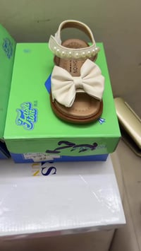 شلعة • احذية اطفال • ١٧٥-٢٠٠ قطعة