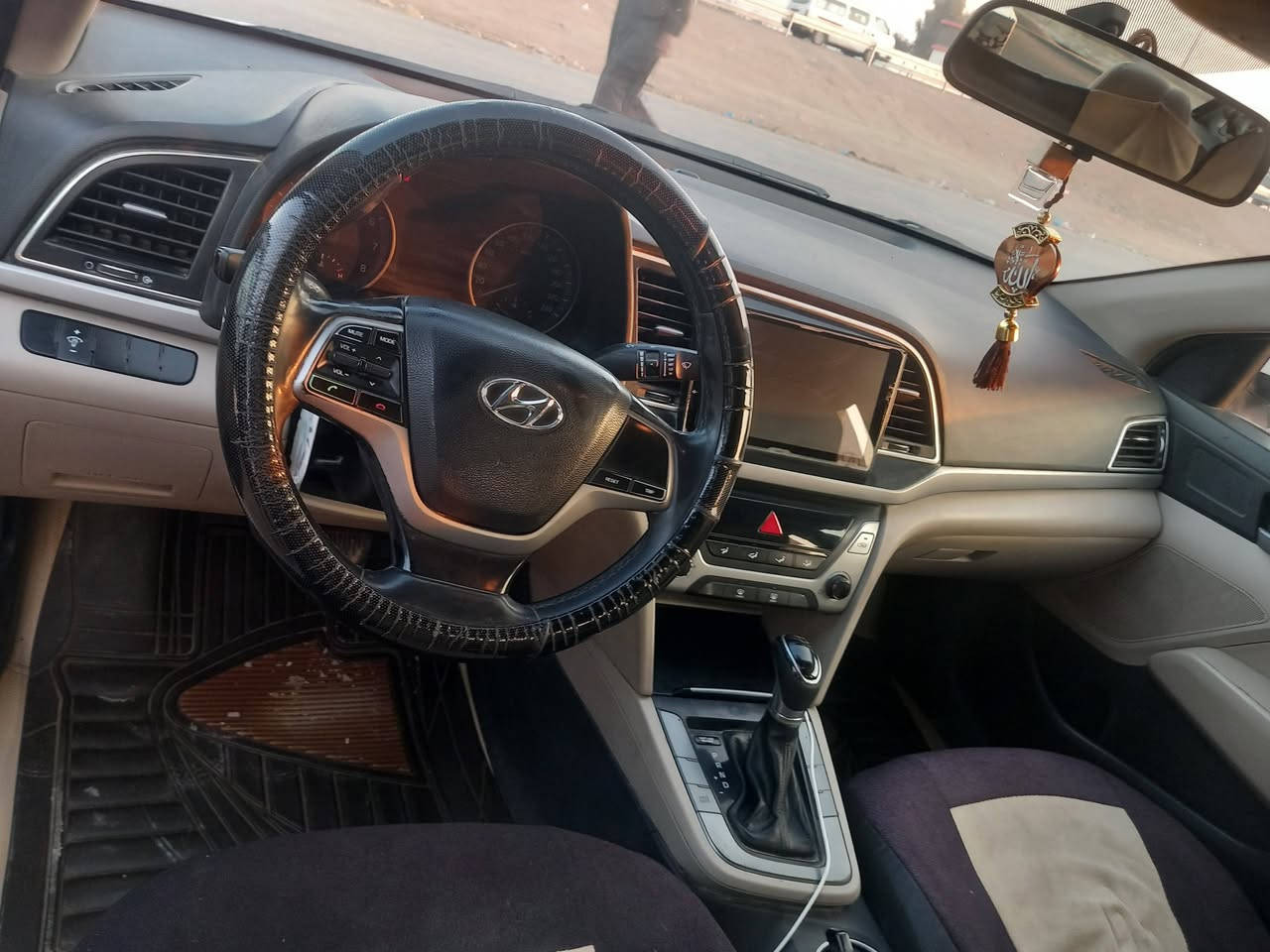 النترا للبيع خليجي موديل 2017 ماشيه 170 محرك الفين  السعر 115مكان ابو غريب تراوس عادي *********** 
***********
