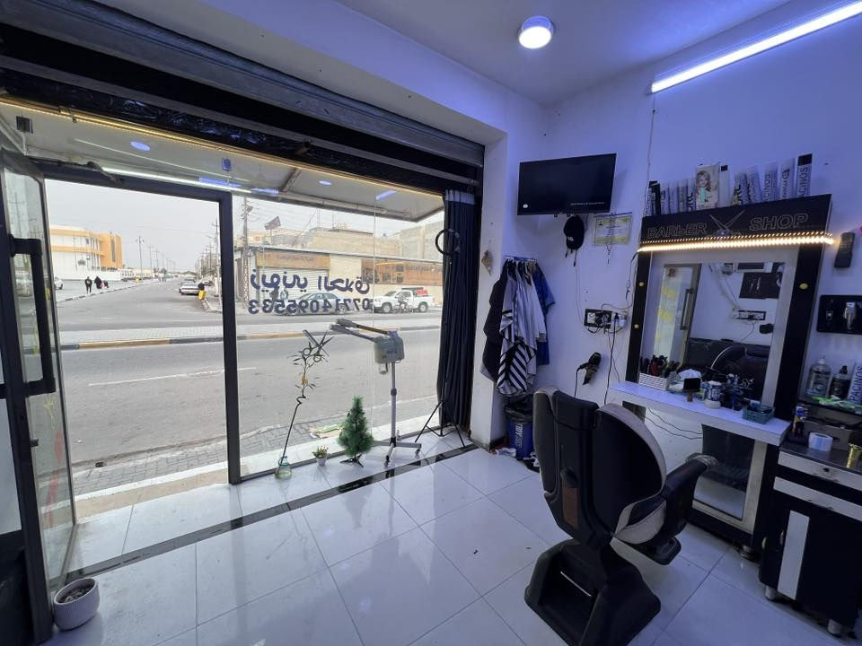 السلام عليكم محل حلاقه للبيع جاهز من كلشي فقط بيع الغراض عنوان المحل حي المهندسين للتواصل ***********
