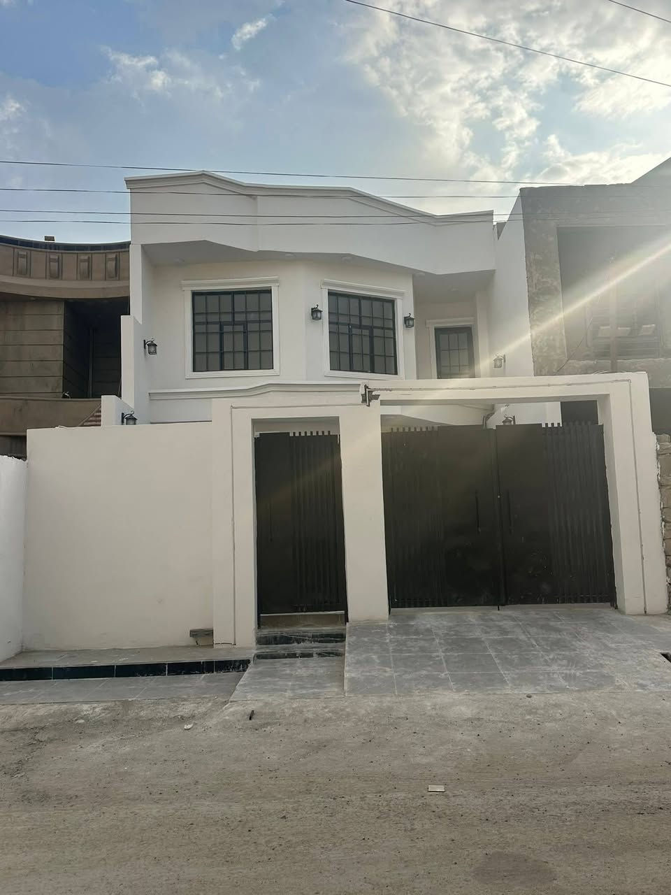 بيت للبيع
دوانم المعمل خلف المكاتب
تحويل مباشر طابو زراعي 
مساحه ١٧٠ متر
٤ غرف نوم  سويت بيها
٤ صحيات
مطبخ حار بارد
مجهز مطبخ كامل
بيت زيرو جديد بعده
تصوير كامل موجود
السعر  ( 105 مليون)
يرهم مراوس بسياره مع فرق نقد
***********
