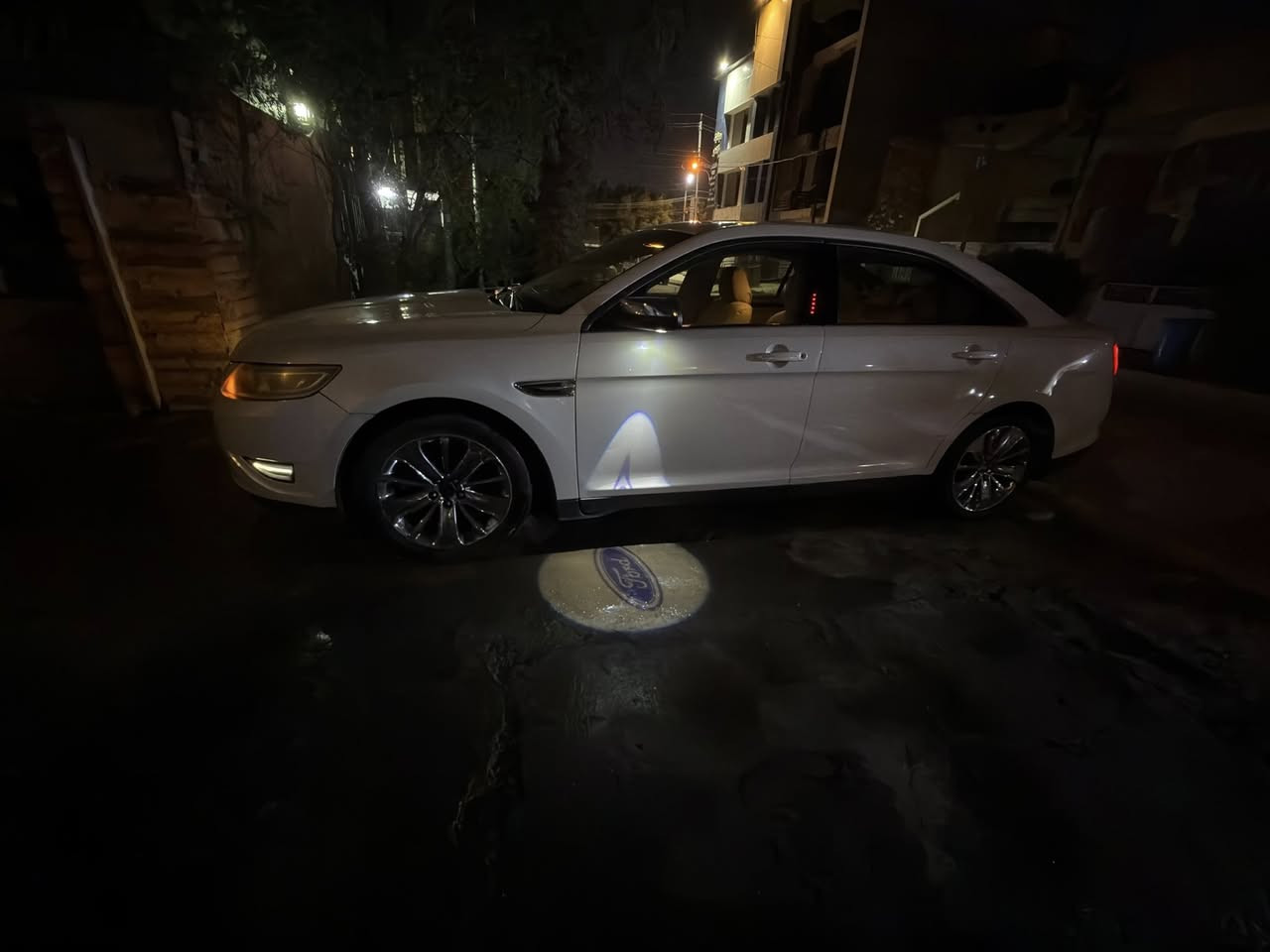 السلام عليكم 
تحية وتقدير الى الادمن المحترم 
يتوفر فورد تورس لمتد استلام شركة نيفا خليجي  موديل ٢٠١٢ فول مواصفات محرك 3500 تدفئة وتبريد الكشنات بردة خلفية بلادية انارة لد داخلية مساج بالكشنات الامامية تحكم بمستوى  دواسات الوقود والبريك شفتات بالستيرن رادار امامي نقطة عمياء رادار امامي انذار بالتصادم حساسات خلفية مرآة ذكية في حالة وجود انارة قوية من الخلف مانع انزلاق ABS محرك جديد فتح صندوق زيرو قبل 4 سنوات  شديته ماشي عليه 30 الف كيلو متر صدر امامي جديد كير بحالة ممتازة تبريد ممتاز جديد سلايد روف طكتين  ....
سعر 11500$
***********
متوفر واتساب..
