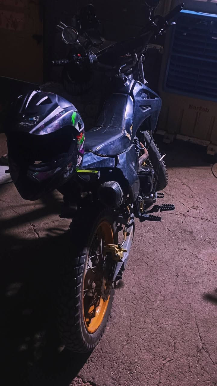 السلام عليكم ورحمة دراجة قفاز كاويار موديل 2024 محرك 250 cc دراجة خير من الله سلف جديد نكرة هندر نكرة 
السعر 850 اوبيه مجالل لل طيبين عنواني مدينة الصدر الورفلي قرب محطة البتسام رقم الهاتف *********** المو شراي لا يدخل!!!!
