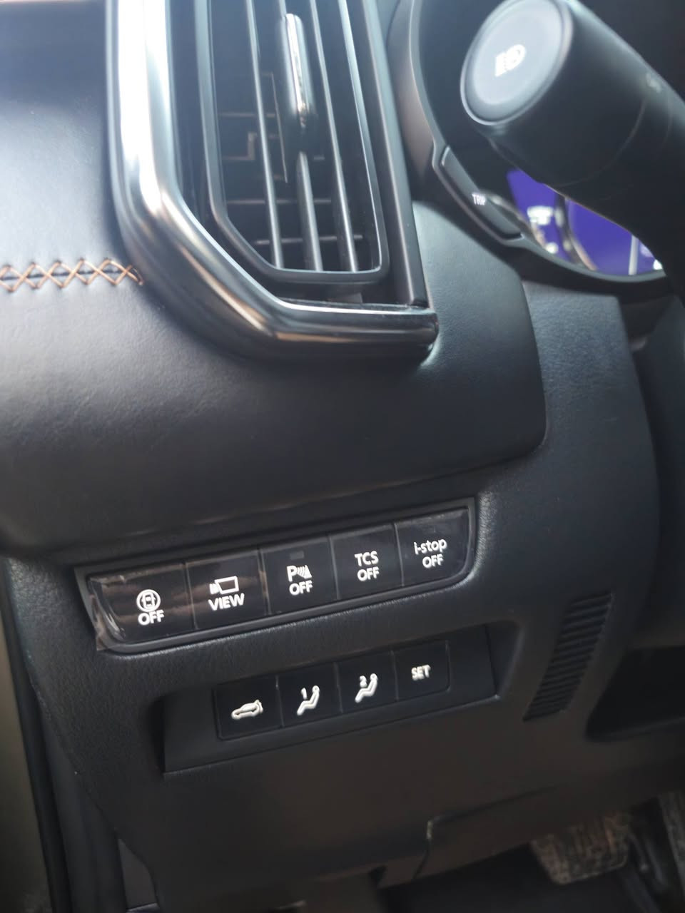 Mazda cx50  preferred plus
کوشن ساردو گەرم پێشەوەو دواوە
کوشن خەزن
داتاشۆ
٣ مۆد لێخوڕین 
دەبڵ ئەکسل
کوشن جلد
تەبرید مەرکەزی
سوکان هیتەر
مکەبەروی boos
شەحنی موبایل
پانۆڕاما
کەیتی لید و عالقە
لایتی لەگەڵ پێچا ئەسوڕێ
لایتی پێش و دوای لیدە
حاسەی پێش و دواوە
ڕادار
ئۆتۆ ستۆپی پێشەوەو دواوە
ئۆتۆ ترافیک
جەگی سنوق
کامێرای ٣٦٠
ویلی گەورە ٢٠
ئەوەی مواسەفات لە مازدایا بێت تیایەتی
تایەو بانسەکانی تەزە خراوەتەسەری شەریکە
سەیارەکە هەموشتێکی شەریکەیە 
٢ پارچەی بۆیاخە
ارباگی سوکان وشانی تەقیوە شەریکەی بۆ داندراوەتەوە
بۆزانیاری زیاتر لەمەسنجەر نامە بنێرە یان پەیوەندی بکە ***********
