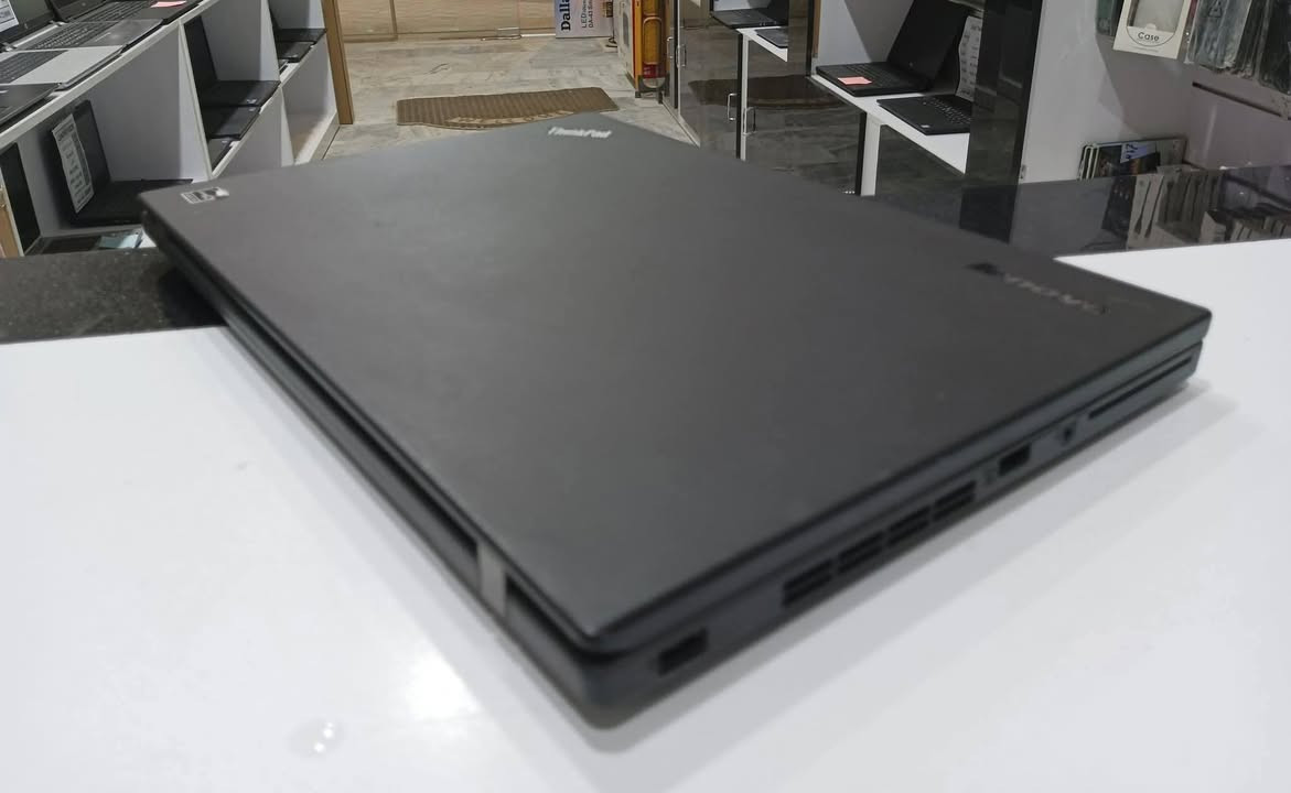 لابتوب لنوفو اخو جديد كور فايف جيل رابع
رام 8هارد 256
حجم شاشه 13.5 Fhd
بطاريه ساعتين
مع شاحنه وجنطه
متتواجد وتساب ***********
