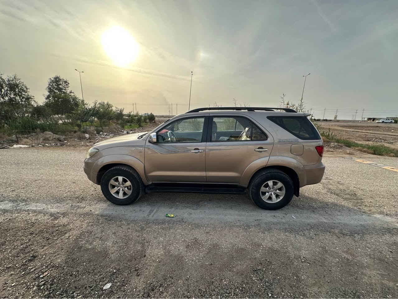 سلام عليكم    … سياره فورچنر موديل 2006 . خليجي مكفول من الضربه و الكص  و الأصوليات تخم تواير . المكينه و كير مكفولات سياره بأسمي السنويه بشهر 12 تخلص دواخل عسلي مكينه 6 اسلندر // السياره 7 راكب 
بس جراد بيها بل بنيد فقط 
مكان السياره / البصره / القرنه 
السعر 145 و بيها مجال 
واتساب ما عندي و هذا رقمي *********** البصرة, العراق
