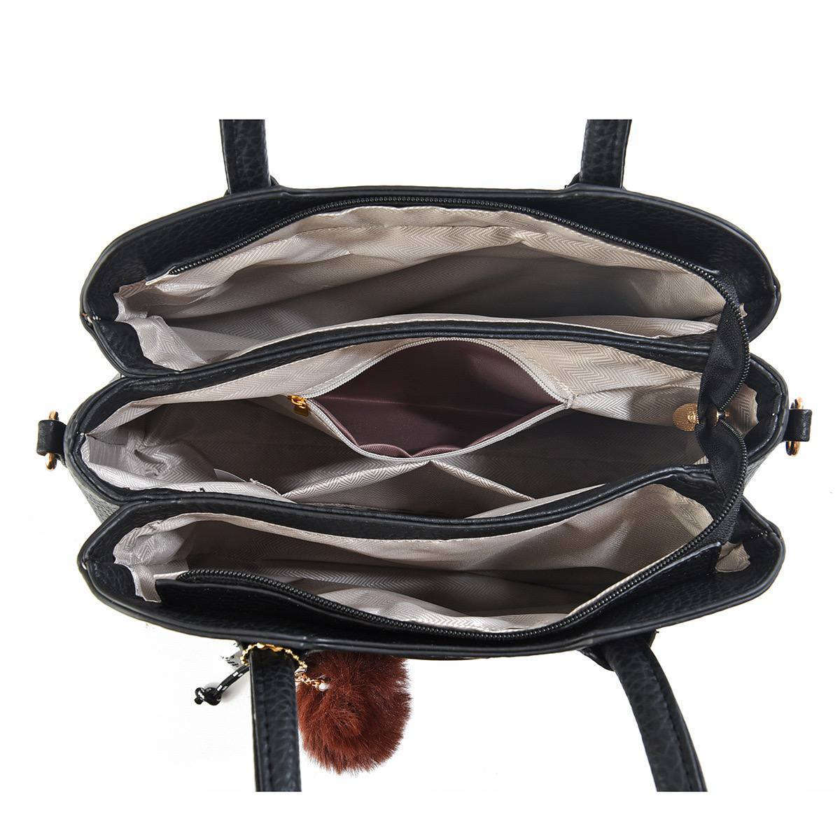 🖤 قطعة من الأناقة والجمال بين إيديج! 🖤
#يا بنات، شوفوا هالجمال اللي يجمع بين الكلاسيك والكيوت بنفس الوقت! 👜✨
​هذه الشنطة مو مجرد إكسسوار، هي الصديقة اللي تكمل إطلالتج وتخليج مميزة وين ما تروحين. جلدها المحبب الفخم والوانها الملكيه يخليها ترهم وية كل لبسة، واللمسة السحرية؟ ميدالية الفرو (البوم بوم) الكيوت اللي تنطيها روح وحيوية! 🧸🎈
​ليش لازم تكون عندج؟
​تصميم راقي: تجمع بين الستايل العملي والأنوثة الطاغية. 🎀
​حجم مثالي: تشيل كل غراضج ومكياجج وبنفس الوقت شكلها نزاكة. 💄📱
​تفاصيل تجنن: إكسسوارات ذهبية ناعمة وحزام طويل للإطلالات الكاجوال. ⛓️✨
​السعر المفاجأة: بس 25 ألف دينار عراقي! (شامل التوصيل) 🚚💸
​الكمية محدودة جداً.. لا تخلين هالقطعة تفوتج! 🏃‍♀️💨
احجزي حقيبتج هسة ودللي نفسج بـ "#ستايل" ما يتفوت. 🛍️🖤


**إذا كنت صاحب هذا الإعلان وتريد حذفه لأي سبب، رجاءا أرسل رسالة إلى الدعم الفني**