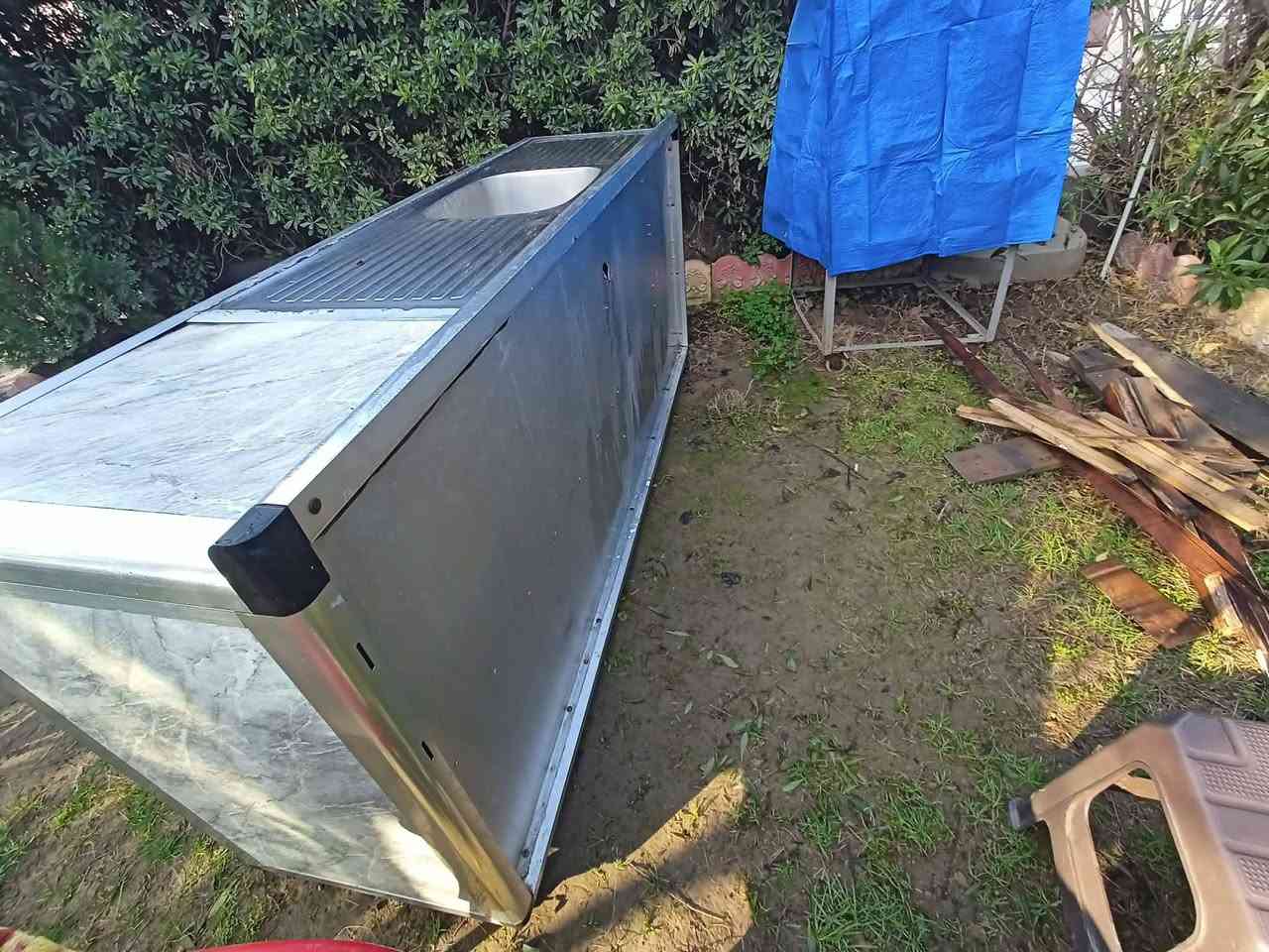 كاونتر ألمنيوم 2 متر مع سنك
للبيع 100 الف
 مكان الموصل حي التأميم 
***********
***********
