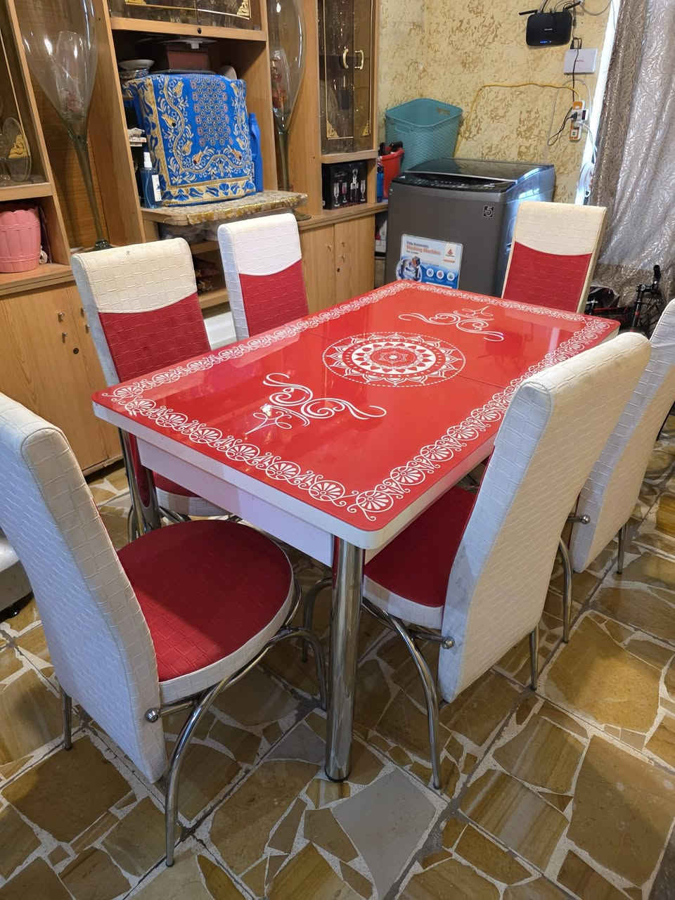 ميز وكراسي تركي جديد ونظيف جدا استعمال قليل .. ميز سلايد يتكبر ويتصغر و٦ كراسي السعر ١٥٠ ..الغزالية *********** واتس اب
