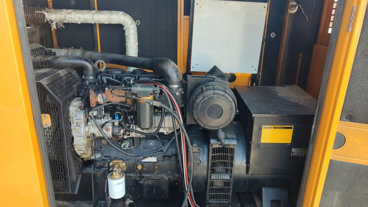 مولدات الكهربائية بيركنز كاتم انكليزي وكمنز مختلف الاحجام      150kv   kv 30kv 25kv100kv 60kv 50 كوت حي الصناعي قرب اعدادية الفارس *********** واتساب غني هيتاشي
