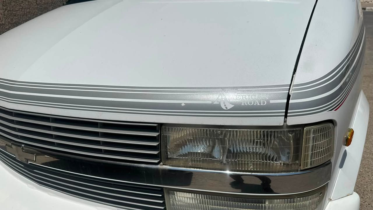 سلام عليكم
فان استرو سياحي
موديل 2000
سبعة راكب
رقم بغداد الجديد 
سنوية جديدة باسمي
هزة جديدة
سعر 120
مكان السيارة بصرة
الاتصال ***********

