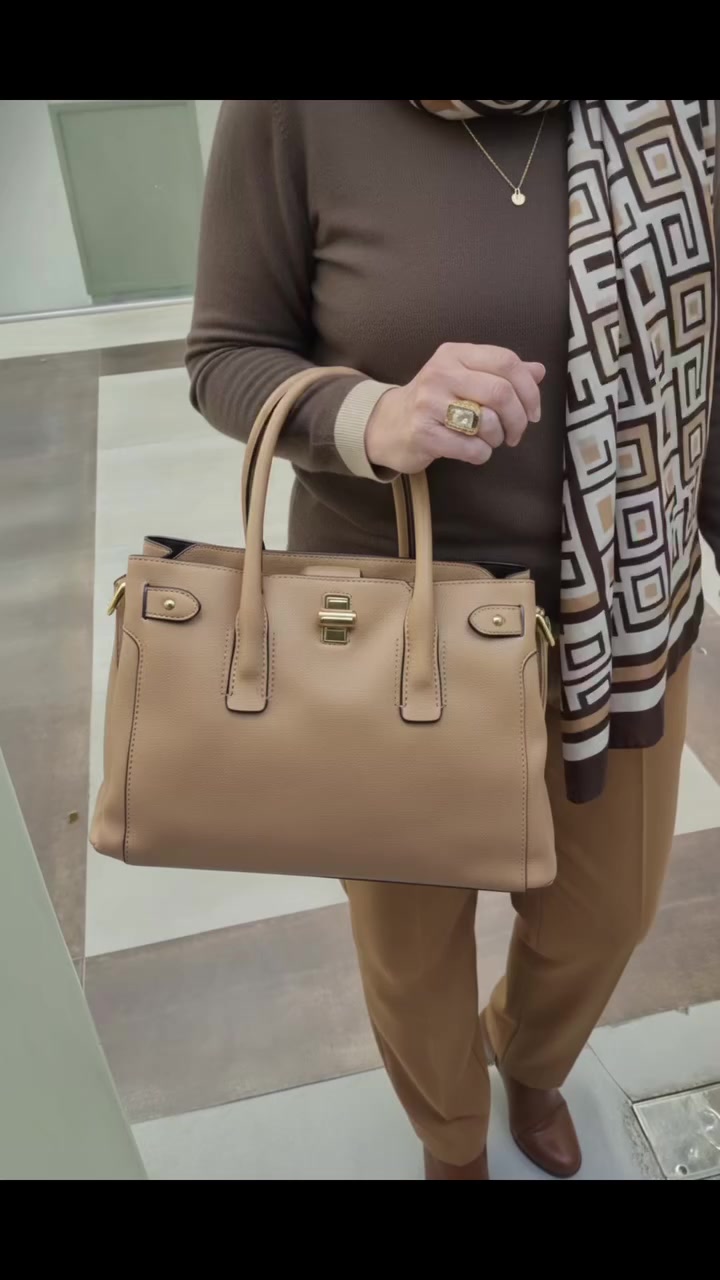 لون هادئ وتصميم يخطف الأنظار .. هل أنت مستعدة 
لاتفوّتي الفرصة! احجزي حقيبتك الآن  قبل نفاذ الكمية✨️

📦 للطلب والاستفسار،تواصلي معنا عبر الرسائل💬
#حقائب #تسوق #تسوق_اونلاين #reels #reelsinstagram


**إذا كنت صاحب هذا الإعلان وتريد حذفه لأي سبب، رجاءا أرسل رسالة إلى الدعم الفني**