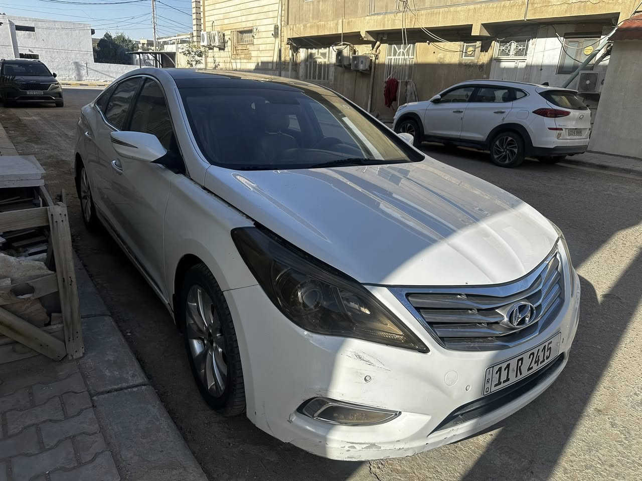 السلام عليكم هيونداي ازيرا 2013 خليجي محرك 2400 سلندر 4 منضومة غاز او بانزين السيارة منزل فديو شنو بيها صبغ 
بيها الصفحة صوب الصدر وبيها كارت بالجاملغ ثاني صوب السايق 
غير هذا مابيها شي مكفولة 
وحتى ماتعبك السيارة عايزة نواعم بسيطة كلش 
مثلاً درايمات امامية بس غير هاي ماعايزة السيارة ابد  

السيارة بيها منضومة غاز LPG
السيارة ماشية 138 الف كم حقيقي 
دواخل بيجي فول الفول عدة البصمة 
تبريد كير محرك كفالة شرط 
رقم بغداد انكليزي ومميز  اربع ارقام 
صاعدة هزة بشهر الـ10 السنة الفاتت يعني هزة جديدة وسنوية وارقام اني مسويلها ادامة بكلشي ماعايزه بس هسا مافارغ اكملها لان عندي دوام 

السيارة مكانها بالنجف وهذا رقمي 
***********
السعر 107$
