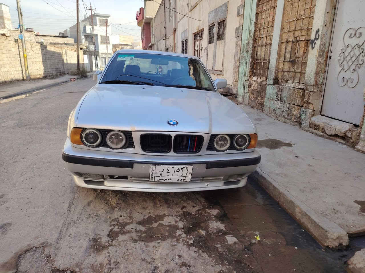 سلام عليكم سيارة بي ام 535 فول محرك فل سته سلندر كير اتو مصبوغه جماليه كاربون موجود طخم جديد داخل جديد جلد اسود تايرات جديد معجون تلقيط مال صبغ سياره جازه ماتصرف عليه كلشي سعر 65 عنوان موصل الأيمن ***********
