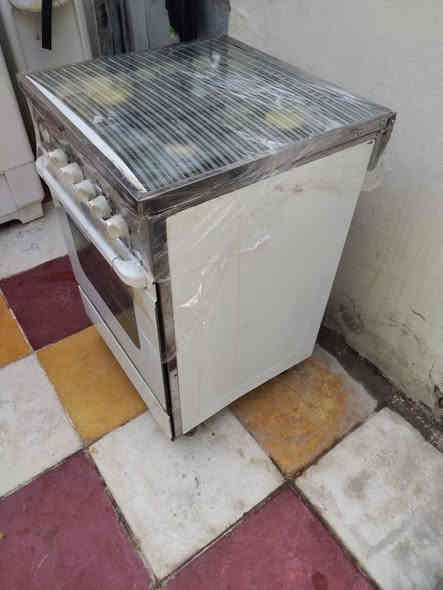 طباخ إيطالي باب اول نضيف جدآ نار فول ٤ مشاعل السعر 100 العنوان الحله نادر ٣ تليفون ***********
