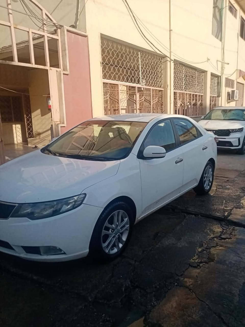 سيراتو ٢٠٠١٢ بيها بس باب نفر صبغ سنويه رقم جديد السيارة نضيفه السعر ١٠٢ بيها مجال  مكاني موصل الايسر
***********
