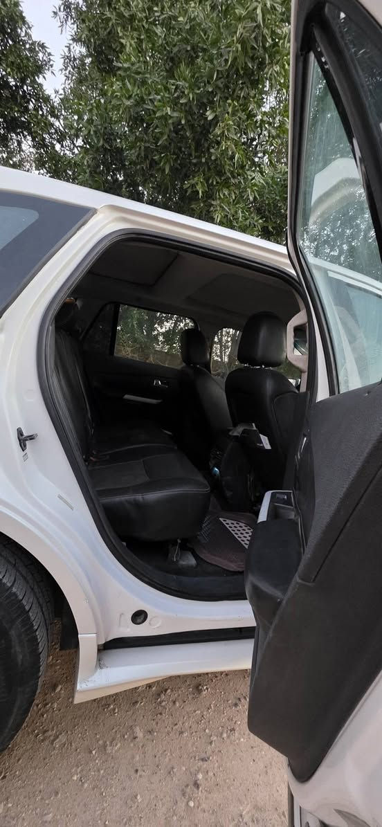 سعر  120 ورقه 🔥🔥🔥
فورد ايدج 2013 sport v6 1/1 

ماشيه 200 كم 
رقم و سنوي جديد بسمي تحويل  حاضر 
محرك 6 سلندر 3500 مرغوب ولا كلوب بالدشبول جاهزة من كلشي

سيارة بيها جاملغ خلفي صبغ و فقط شرط بدون دواخل بدون إرباك … بجم كبس… 

مواصفات sport 1/1 
بصمة
بانوراما 
رادار 
كشنات جلد و كهرباء امامي وخلفي و خزن 
كشنات تدفئة
حساسات امامي خلفي 
كاميرا امامي و خلفي 
ستيرن كهرباء 
صندوق شفط كهربائي
فور ويل 
شاشة كبير وتبريد لمس
سماعه Sony 
كود باب 
ويل كروم حجم ١٨ انسى الطسة
تحديد سرعة 
أبواب بصمة 
محرك مبدل جديد كير مكفول ممفتوح 
تبريد منظومة جديدة من الطول للطول يم ياسا بدلتها 
صدر حداديه تخم تايرات جديدة 
بصمتين بلادي وياها 
مكان السيارة بغداد بسماية 
***********
