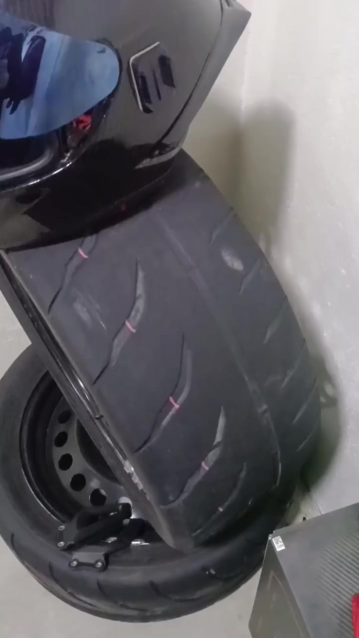 ئەم دوو تایەو ویلە تۆیۆی سیباقە بۆفرۆشتن تایەکان لۆکن ئینتاج یشیان بەرزە سعریشی 250و مەعمەلە هەرکێ ویستی بێتە تایبەت


**إذا كنت صاحب هذا الإعلان وتريد حذفه لأي سبب، رجاءا أرسل رسالة إلى الدعم الفني**