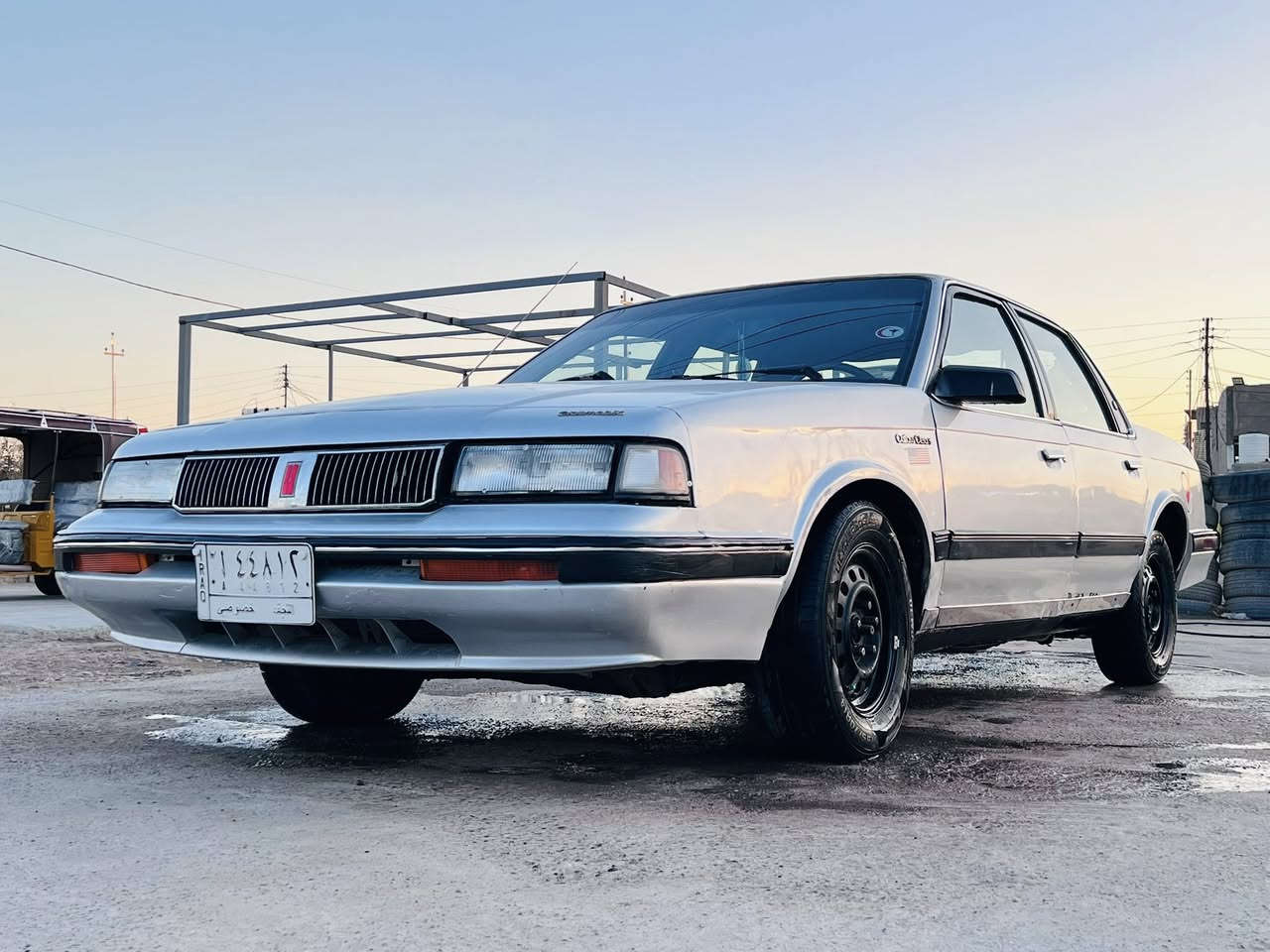 اولدز موديل 1989
معمرة سيارة مثل ما تشوف كدامك 
بيها تبخير بالمكينه 
سيارة حلوة 
السعر. 33 مستعجل على البيع 
رقم نجف تحويل 
سنوية منتهية ب2019
***********
