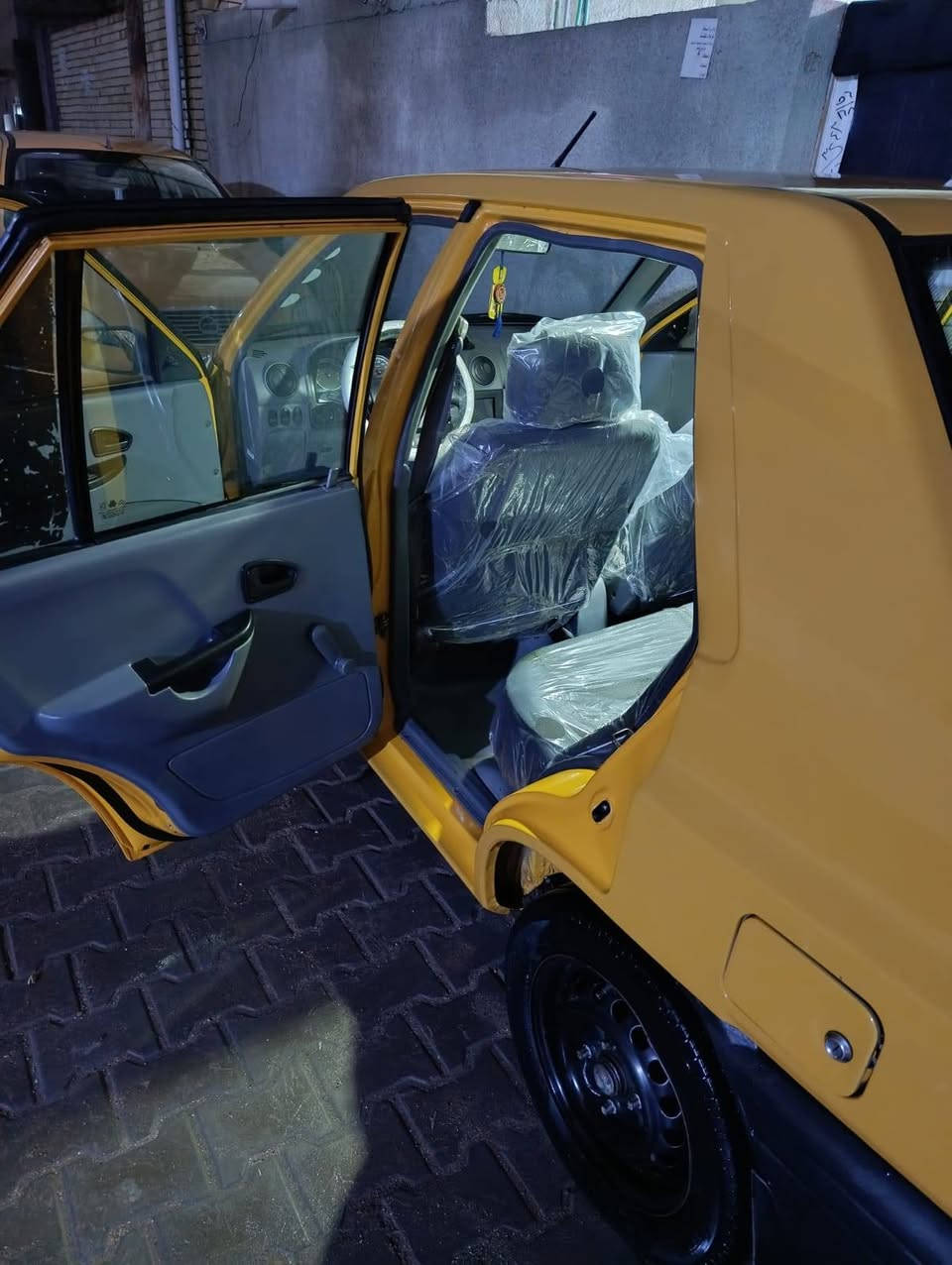 السلام عليكم
للبيع سايبا مديل ٢١ السيارة جدا نظيفه مكفوله من التبديل والفتح والصبغ ماعدا بارد فقط قليل
مكينه وگير وحدادية وتبريد تدفئة ع وضع الشركة ارضيه مغلفه جلد
رقم بغداد انگليزي مصفرة هيئة وغرامات وهزة جديده مداور ثاني يوم
السعر ٦٠
مكان السياره كربلاء حي العامل
***********
