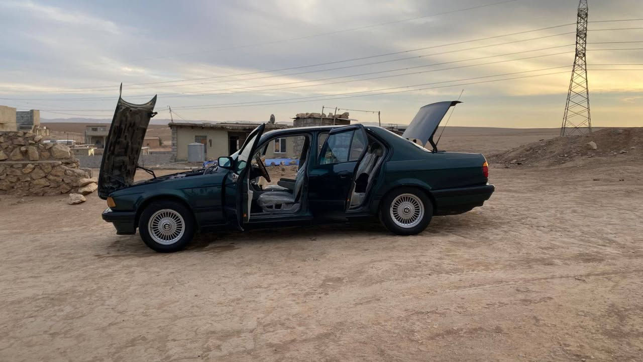 السلام عليكم ورحمة بي ام 735اصل لون زيتوني صبغ جمالي بدون اي طخه فول فتحه سقف مثبت سرعه سياره جديده و نضيفه جاهزه ما يعوزها برغي وكلشي بيها شغال من ناحيه الكهربائيات باتري جديد طخم تاير رقم جديد بسمي السعر ٦٤ وبيها مجال كورك ***********
زين ***********
