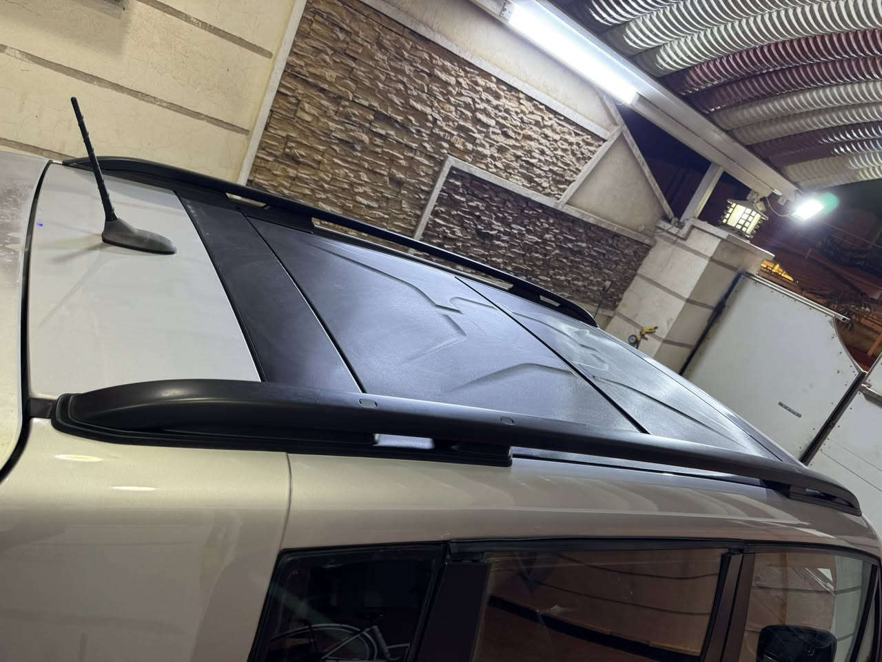 السلام عليكم 
جيب رينكد 2017 فول للبيع
محرك 2400
رقم اربيل بأسم شركة 
سياره ماشيه 92 الف كيلو
محرك كير حداديه تبريد كهربائي دواخل كله جديد بعده
كلشي بيه شغال وبلادي
فتحه ، شاشه. بصمه. تحمكات. سايد بريك بصمه.
حادثه فقط (بنيد) جنطه كلير امريكا سونار موجود 
سعرها 105$
مكانه بابل 
سياره مامتعوبه ابد وكلش نظيفه وبلعافيه ع ياخذه
اتصال او وات ساب ***********
