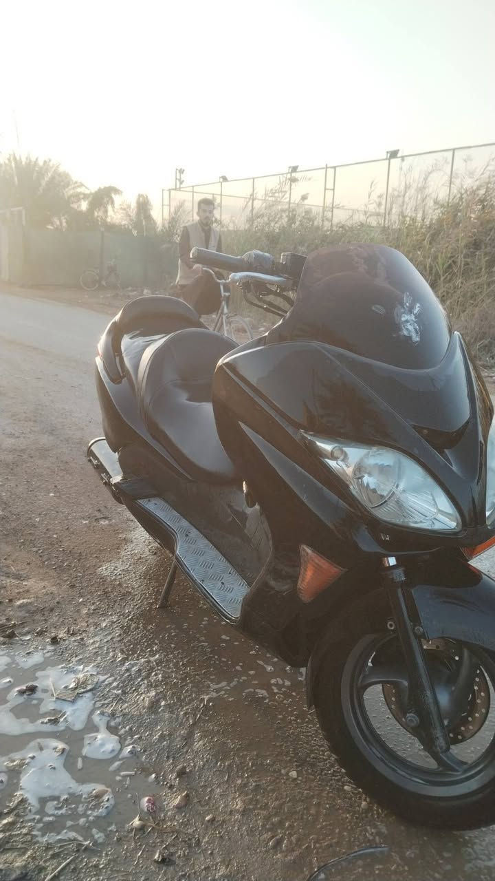 فورزه 0/8 للبيع دراجة بلادية كير شغال محرك خير من الله تراي وين تريد الدراجة متعوب عليها ستان حساس جنطه والجكمجة شغالات على الدكمة كهربائيات كلها شغاله هون متذب عليها لو ربع نص نكرة والصور والفيديو يوضح التفاصيل مكان ديالى تقاطع القدس *********** السعر ٨٥٠ وبيها مجال
