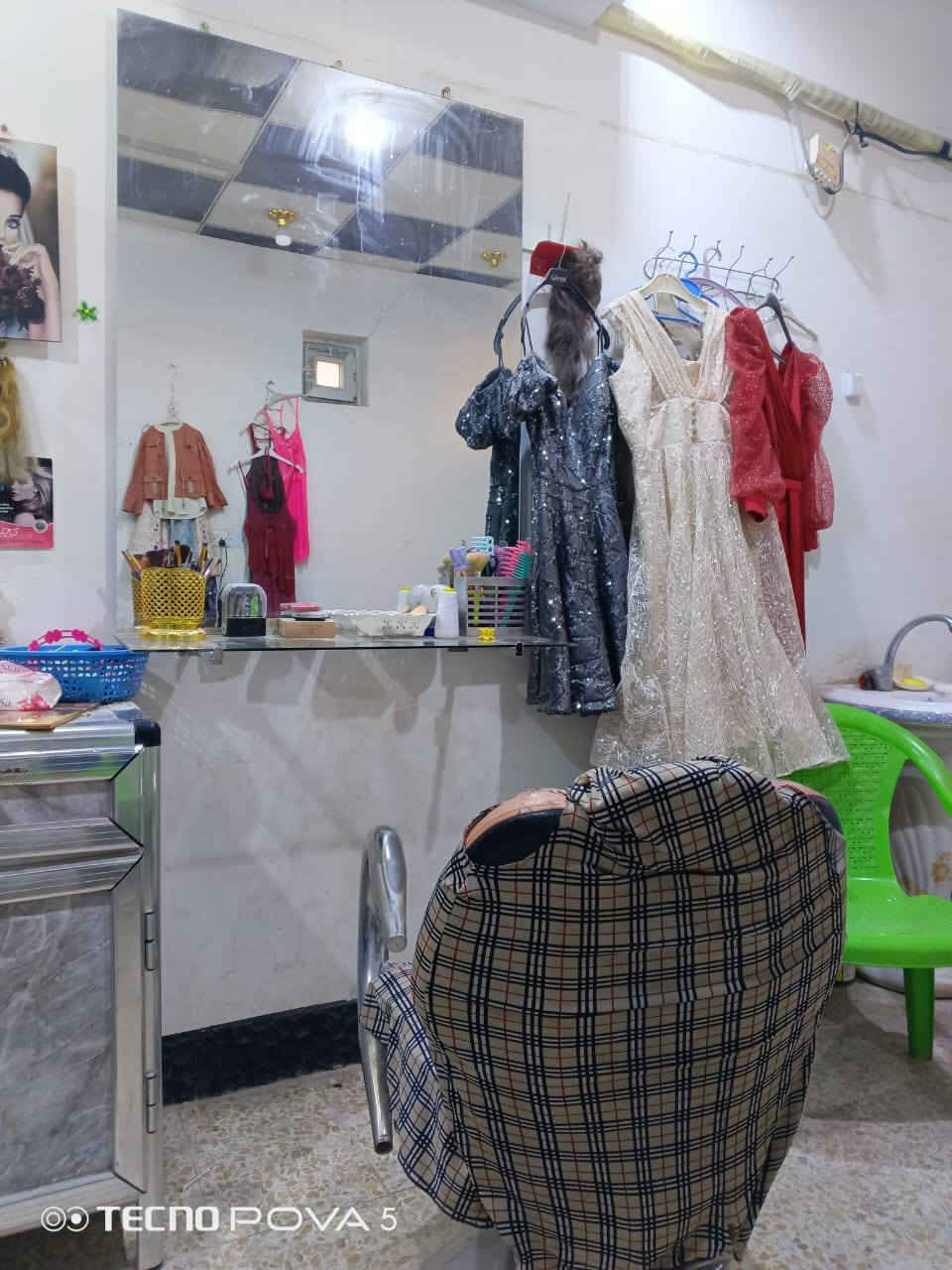 غراض صالون للبيع الاتصال عبر هذا الرقم ***********
