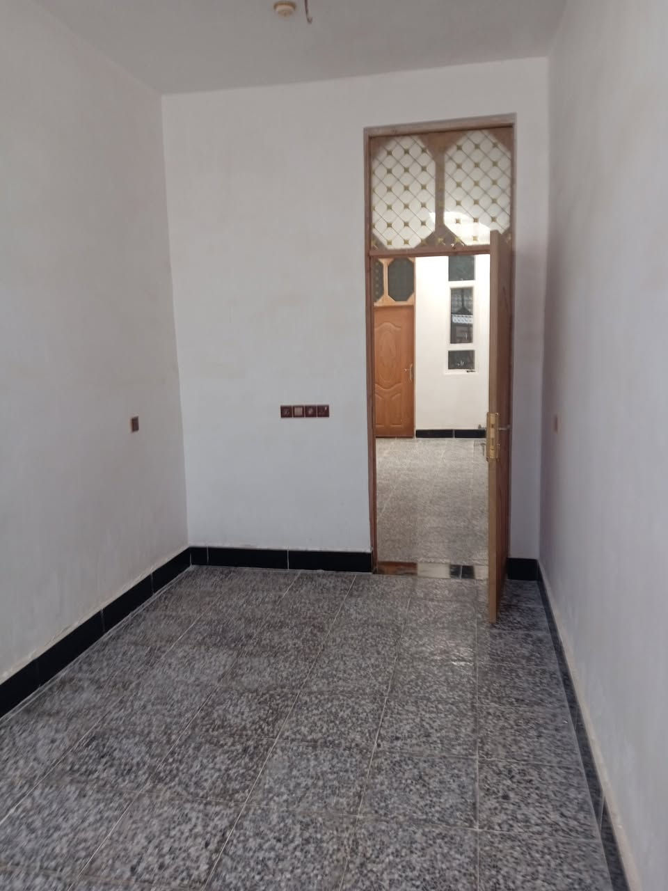 مشتمل للبيع مطلوب اسكان
العنوان : طويريج _ ام الهوى _ شارع الباشا خلف مدرسة الزكي _ قرب المنتزه
المساحة ١٠٠ متر
واجه ٥ متر نزال ٢٠ متر
يحتوي على
غرفة نوم _ صالة _ استقبال _ مطبخ وصحيات
جاهز من كل شيء بدون اي نقص بناء حديث
السعر ٨٨ مليون
مطلوب إسكان ٤٣ مليون
يعني مقدمة ٤٥ مليون والباقي أقساط للإسكان
تتوفر كافة الخدمات
ماء مجاري كهرباء تبليط مدارس منتزه
اخوان لازم عندك كفيل للإسكان 
للتواصل على الرقم
***********
