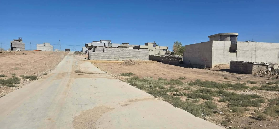 قطعة ارض للبيع القوسيات 
مساحة 100متر 
خدمات كاملة ماء كهرب تبليط 
بيها كرت بلدية مشمولة بالتمليك 
السعر مناسب جدا
***********
