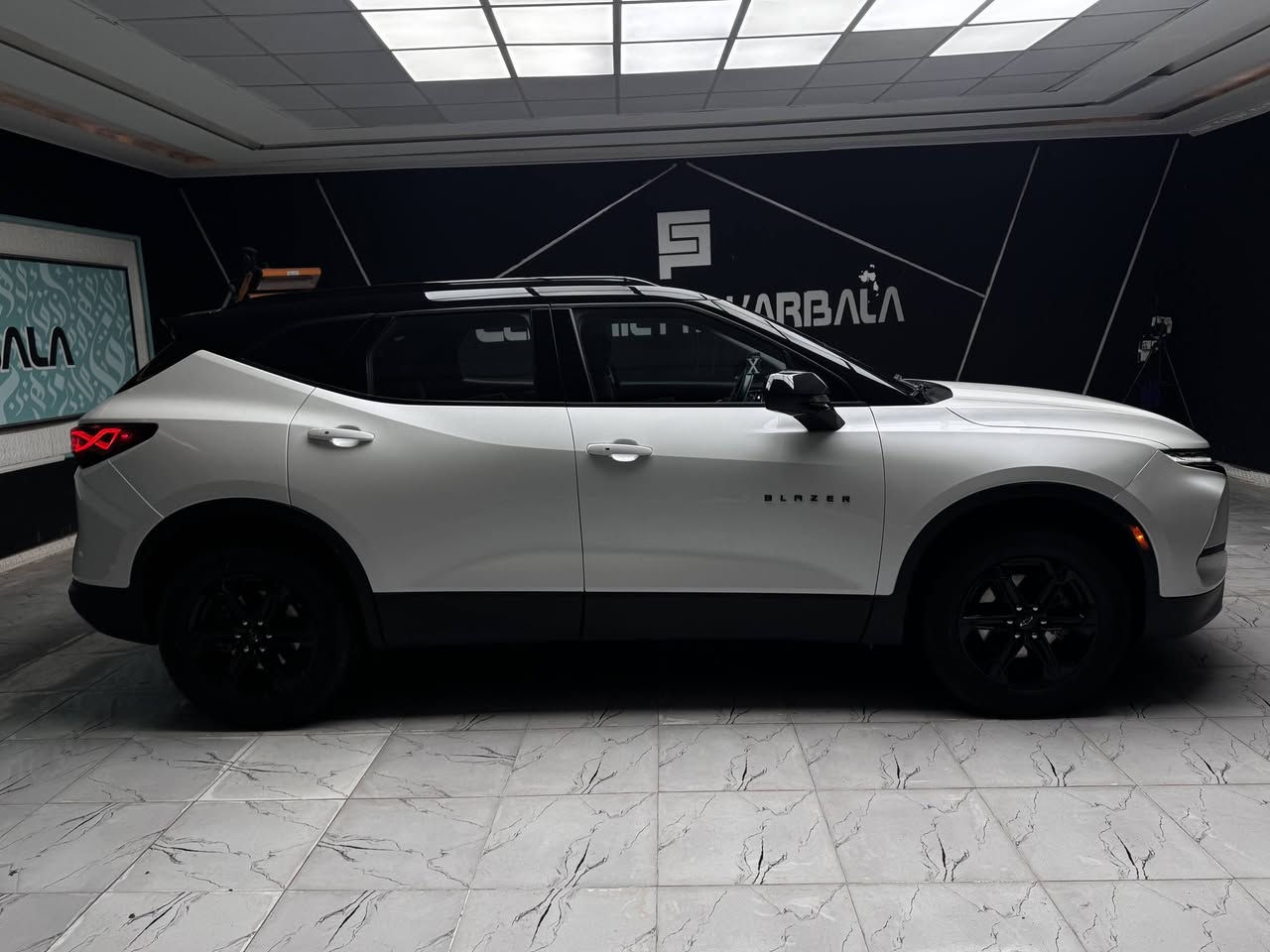 بلايزر Lt2 23 كلين تايتل مكفولة من الصبغ والتبديل حتى الدعاميات، بيها بارد باب السايق والخلفه فقط ..
***********
***********
