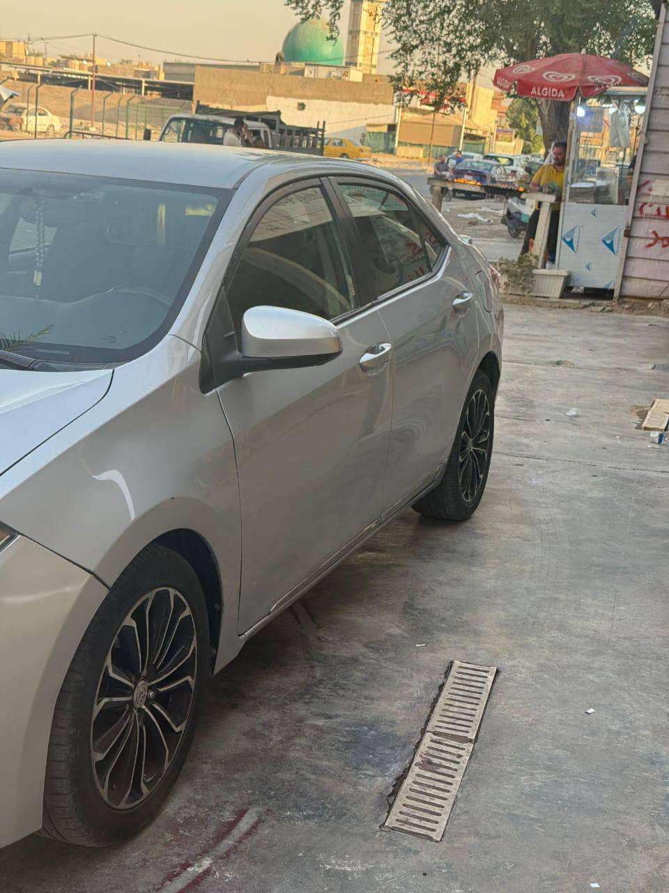 كورلا 2014 كندي صبغ باب خلف سايق رقم بغداد باسمي 
سنويه 2030 عنوان بغداد الغزاليه صدرها نضافه 50 باتري تخم تاير نضيف  تبريد تدفئه محرك بدايه تبخير بسيط  سعر 112      رقم ***********
