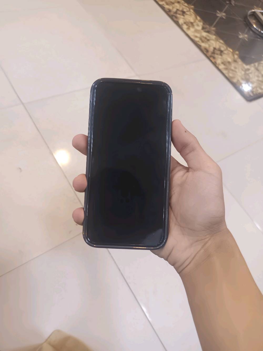 سلام عليكم 
ايفون ١٤ برو ماكس
شرق اوسط 
ذاكره ٢٥٦ 
جهاز بلاد مبدل فقط ضهر
بطاريه ٧٨ بلاد 
سعر ٧٧٥ 
للاسفسار : ***********