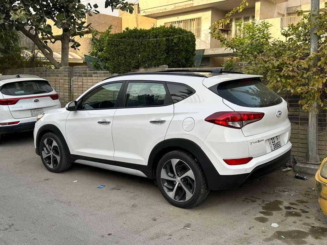 توسان 2018 وارد امريكي فول مواصفات 
ماشيه 57 الف 

المواصفات 
1-تبريد قطعتين
2- رادار نقاط عمياء 
3-تدفئه الكشنات الاماميه 3وضعيات
4-منظومه زينون للايت العالي 
5- شاشه كاربلاي
6- بصمه بلادي
7-جنطه كهرباء شفط
8-كامره خلفية
9-اشاير ب المري
10-نظام سبورت
11-سقف بانورما
12-تحكم كشن كهربائي 4 وضعيات
13-مثبت سرعه 
السياره جاهزه  ونظيفه  وسيارة  مال بيت صيانتها يم شركة الحسام ب الكامل 

⚠️حادث السيارة 
السيارة بدون ايرباك 
السيارة حادثها من امريكا فقط سرقه بنيد يعني بجم كبس وب العراق صار بيها طخه ب الصندوك فقط غير ذلك كفاله عامة 

للاستفسار واتساب 📳

***********
