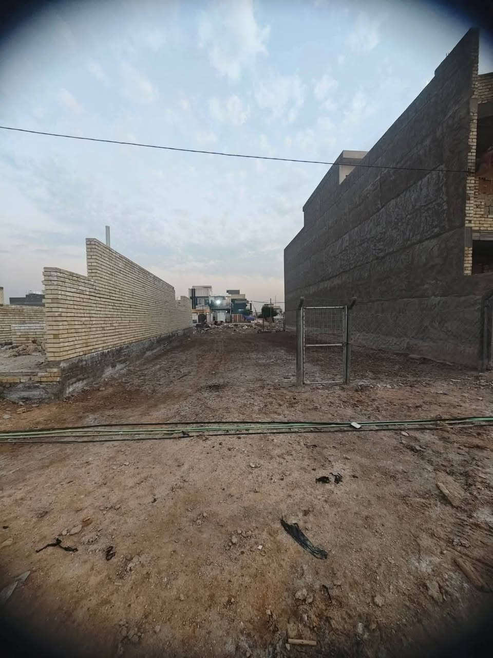 سلام عليكم جميعاً
(مكتب العهد للعقار)

قطعة ارض للبيع  طابو ملك صرف مفروزة وجاهزة في  بداية مربع ال(8000)  قريبة على (تبليط التراث وشارع 20 )مشمولة بلخدمات (ماء + كهرباء + مجاري )
🔴بيها اجازة بناء🔴
تكدر تسحب قرض مباشر
🔴🔴🔴🔴🔴 
رقم العقار(8076)
المقاطعة (3/10)
المساحة(100م)
السعر  (55) 
🔴🔴🔴🔴
للاستفسار تفضل خاص او اتصل 
*********** وتساب 
د.مصطفى.....
