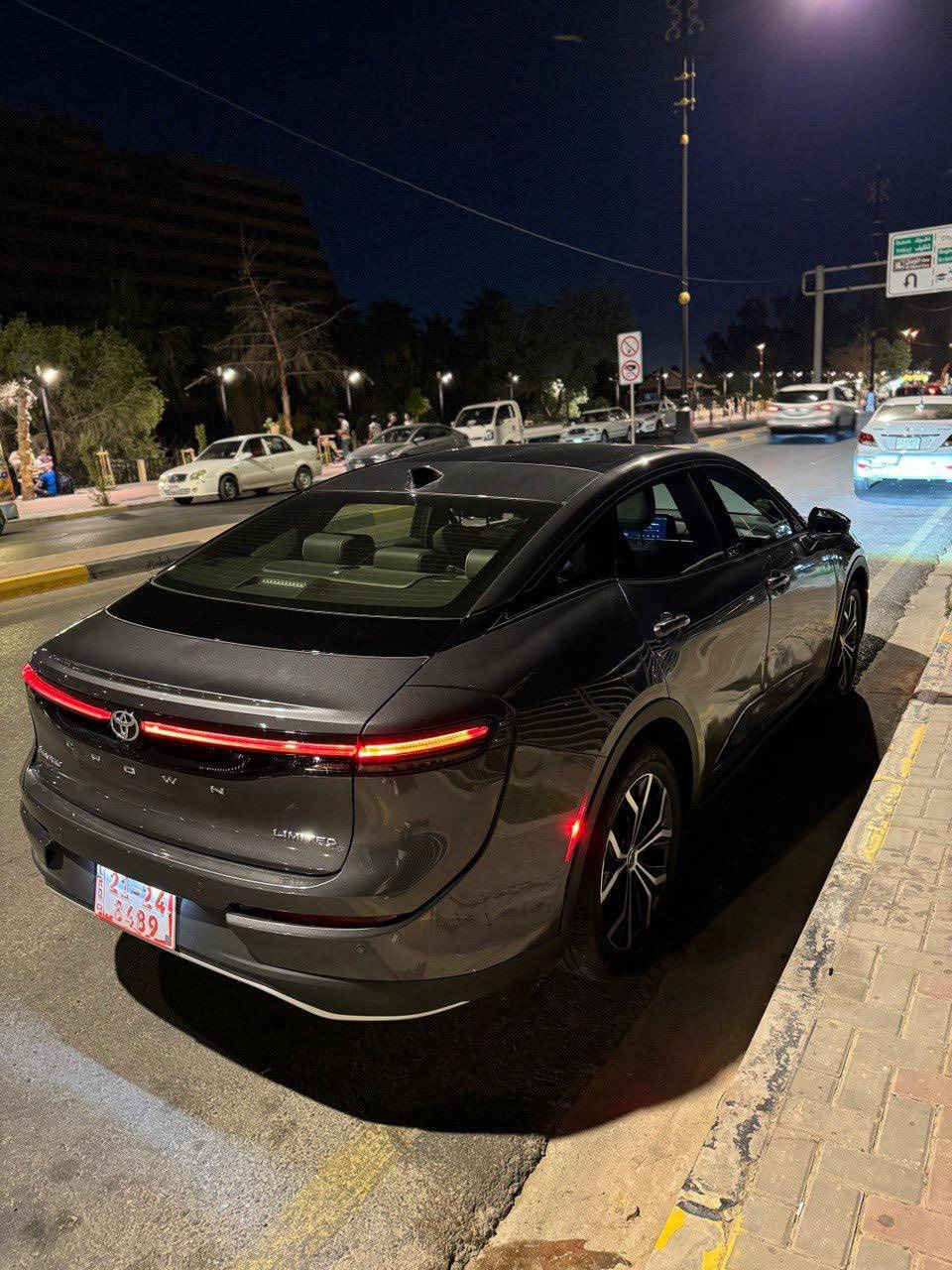 �🔥 للبيع تويوتا كراون 2024 ليمتد – فل كامل – وارد أمريكي – دفع رباعي – مرقم أربيل - لون نفطي 🔥🚗

إذا تريد فخامة + قوة + صرفية بنزين خرافية… هاي السيارة إلك 👌

أعلى فئة ليمتد، مواصفات فول للآخر بدون أي نقص، سيارة مرتبة ونظيفة وتدلل صاحبها.

المواصفات:

 • محرك 2.5 هايبرد اقتصادي جداً
 • دفع رباعي (AWD) ثبات عالي وطريق مضمون
 • شاشة كبيرة 12.3 إنج + عدادات ديجيتال كاملة
 • أبل كاربلاي + أندرويد أوتو
 • فتحة سقف
 • جلد فاخر
 • تبريد وتسخين مقاعد
 • مقاعد كهرباء ويا ميموري
 • تشغيل بصمة + دخول ذكي
 • ريموت تشغيل
 • كاميرات 360 درجة
 • حساسات أمامي وخلفي
 • رادار + مثبت سرعة ذكي
 • نظام المحافظة على المسار
 • نقطة عمياء
 • جنوط 19
 • أنوار LED كاملة
وبعد هواي مواصفات لاتعد ولاتحصى 🔥…

السيارة شكلها هيبة وطريقها ناعم جداً، صرفيتها قليلة وتناسب الاستخدام اليومي والسفر 👌

📍 مرقم أربيل وجاهزة للنقل فوراً
الممشى 🚘: 44 الف كيلو 
📞 للتواصل الجدي: ***********

الي يريد سيارة فخمة ومميزة وما يحب النقص… هاي فرصته 
.
.
صورة الحادث موجود الي يريد تفاصيل اكثر خاص او الاتصال 
السعر : 278$ 🔒
