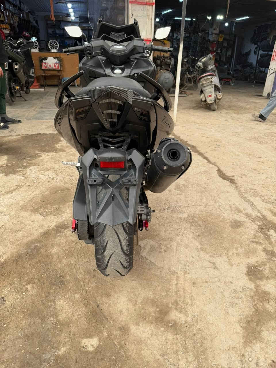 السلام عليكم دراجة تي ماكس 2017 مكفولة كفالة عامة من الشخط عليهة كابرون فايبر صالنة رياضي مو مثل الي بل صورة بـس صالنصة ب٤ورقات اخذتها دراجة مكفولة وجديدة بمعنى الكلمة مالحكت اسويلها ادامة حتة لان النورلات والمكينة جديدة  وناعمة جيب ألف فيتر وتعال افحص إذا بيهة شخص تاخذهة بلاش وتروح مكاني دورة رقمي *********** أو *********** وآسف ؏ لاطالة♥️
