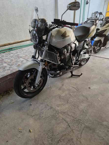 للبيع سيبي فور  محرك 1300
السعر خاص،
***********
