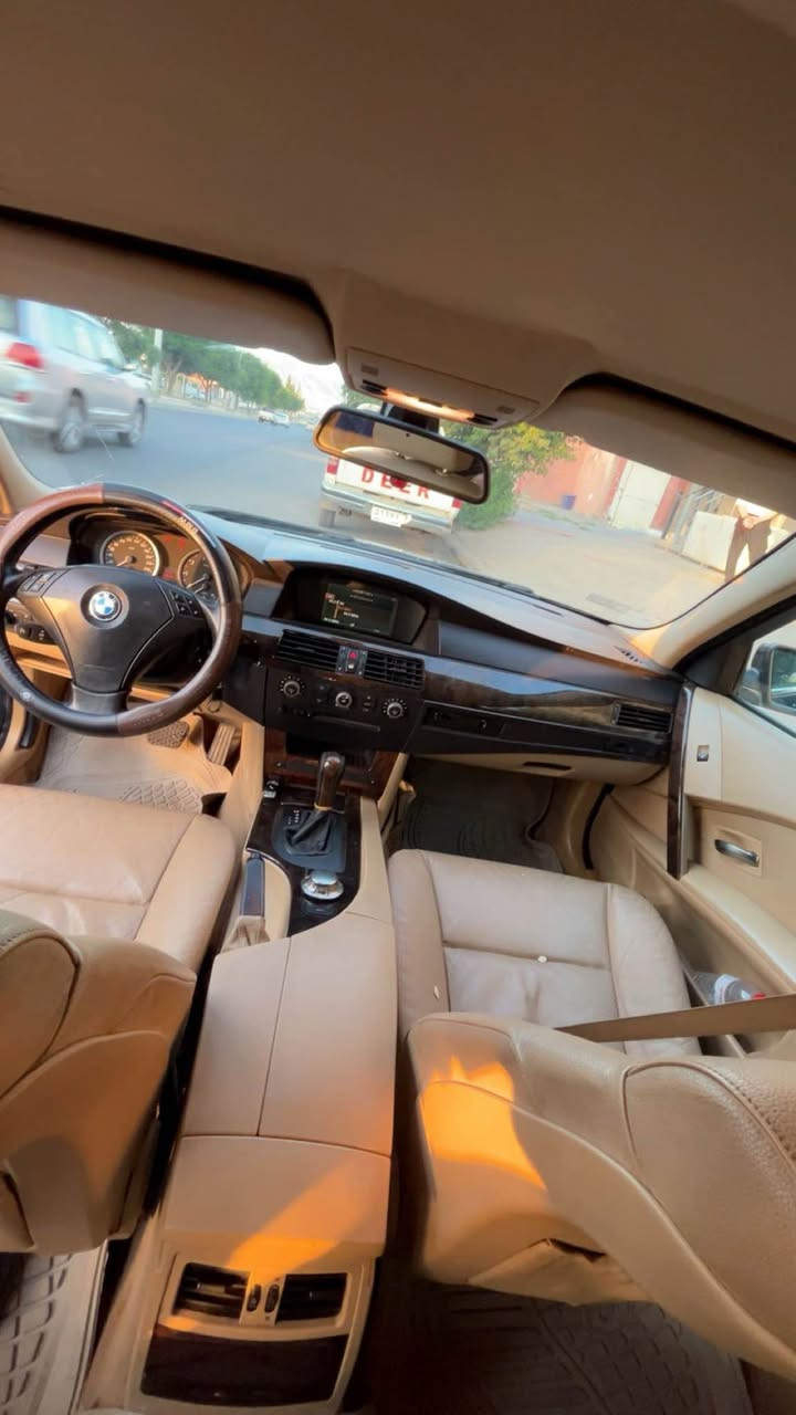 BMW 530i 
مۆدێل 2005
رەنگ : نیلی 
مەنفێست اصلی گۆمرکا ابراهیم خلیل
سقف حزام ۆ  غرامە بشەرت
نۆزەل کۆرت 
داخلی حەلیبی
سعرا ۆێ :71 ۆرقە مجال 
رقەم تلفۆن: ***********
تایرە جدید دهوك, العراق
