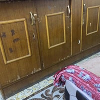 عندي بوفيه وصوميه عراقيه ودوشك ومكينة خياطة للبيع مكاني بغداد للتواصل ...