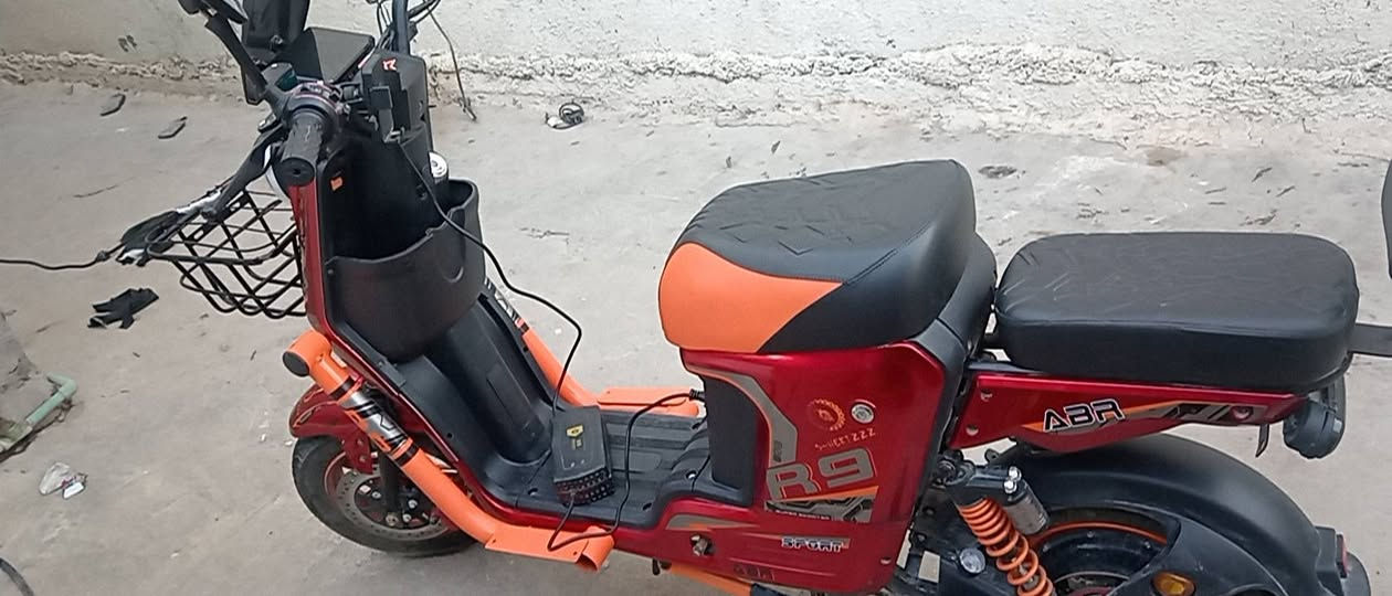 السلام عليكم شباب دراجة R9 نظيفة للبيع سعر ٤٥٠ بيه مجال بسيط للتواصل ***********
