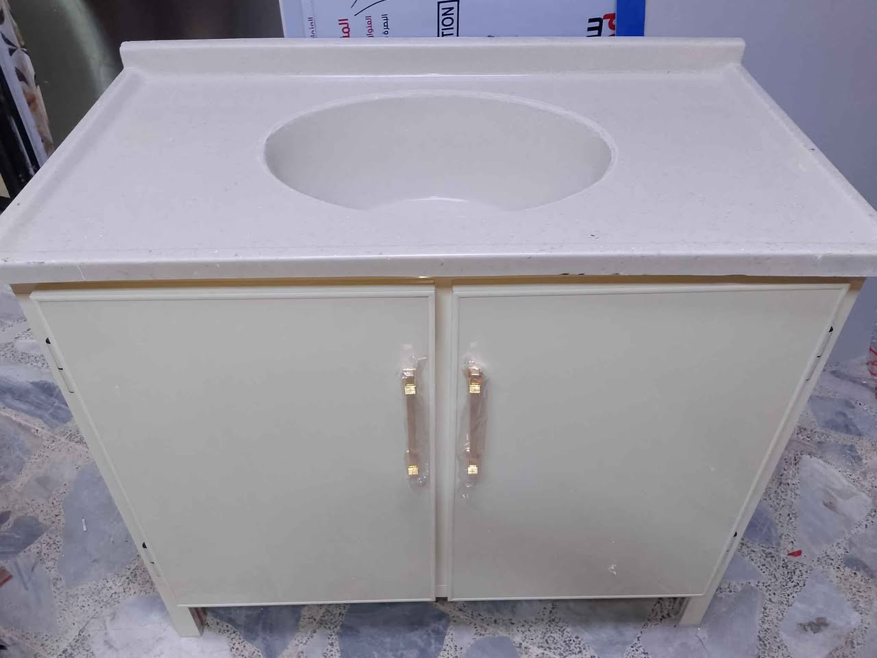 سنك متر مرمر سعر 140 جديد مقوى بجسور تحت الارضيه والرف مغلف بلاستيك من الداخل ضد الماء توصيل موجود جميع مناطق البصره حجز وتساب *********** البصرة, العراق
