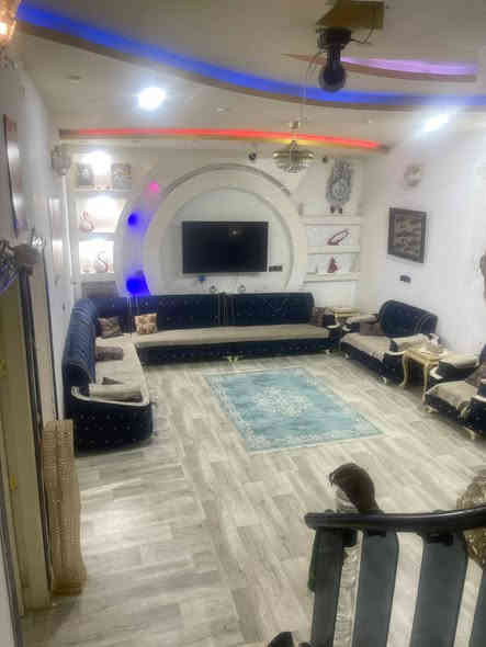 سلام عليكم بيت مساحه 262 بناء طابوك طابو زراعي يحتوي على غرفتين وصاله مطبخ مجموعه صحيات داخليه دوانيه عنوان ابو الخصيب حمدان قريب على شارع الفوك الصناعية سعر 140 بي مجال قليل رقم ***********
