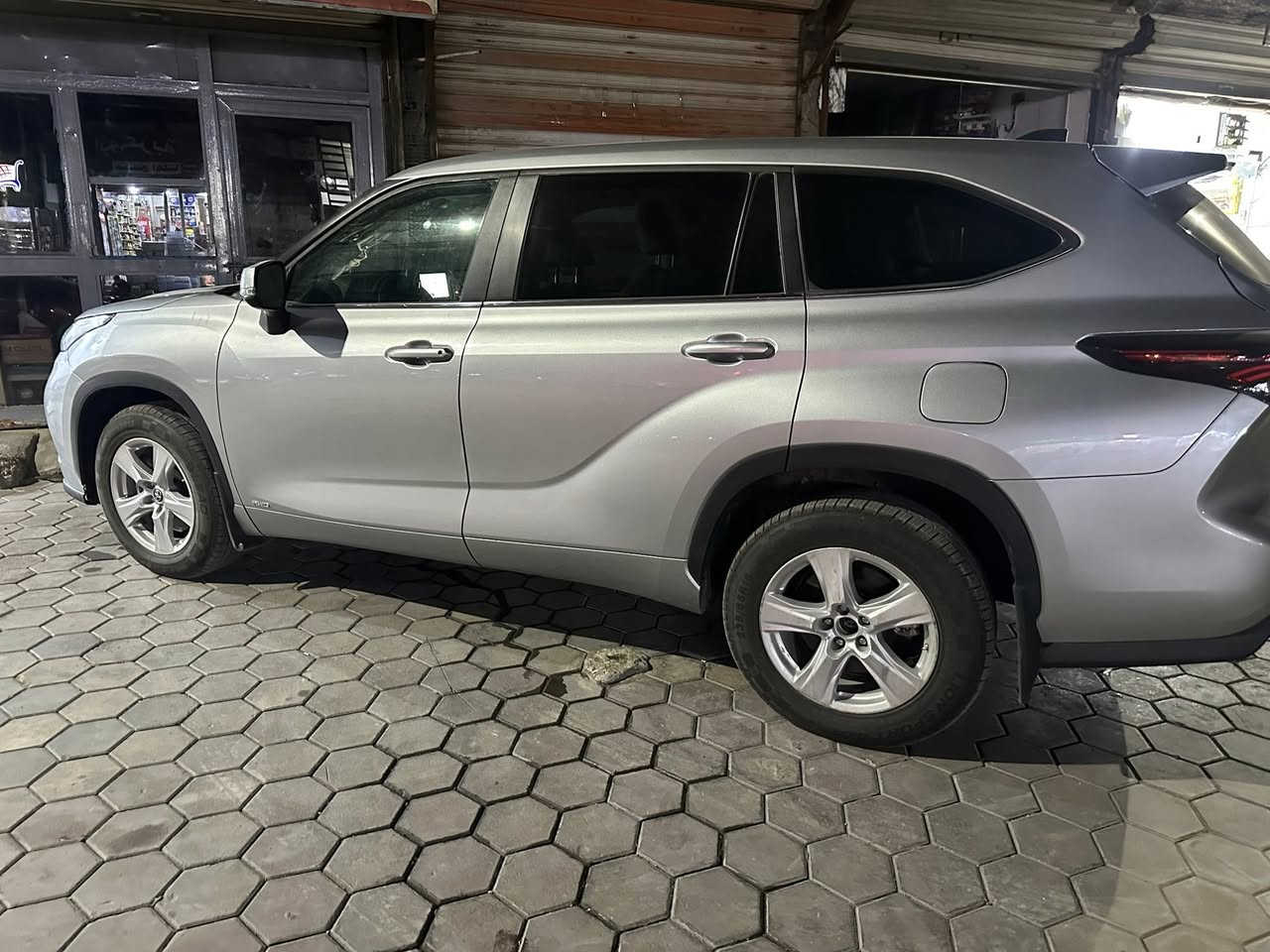 تويوتا هايلندر 2024  هايبو د سلفري مكينه 2500 تيربو تبديل جاملغ ايمن الشواصي والغود مكفوله الايرباكات سليمه الضرر كما موضح في الصور 
ماشيه 16500 
مرقمه بغداد
ترقم عله الدوله مجاني الترقيم اي محافظه 
الاتصال على ابو ايمن ***********
