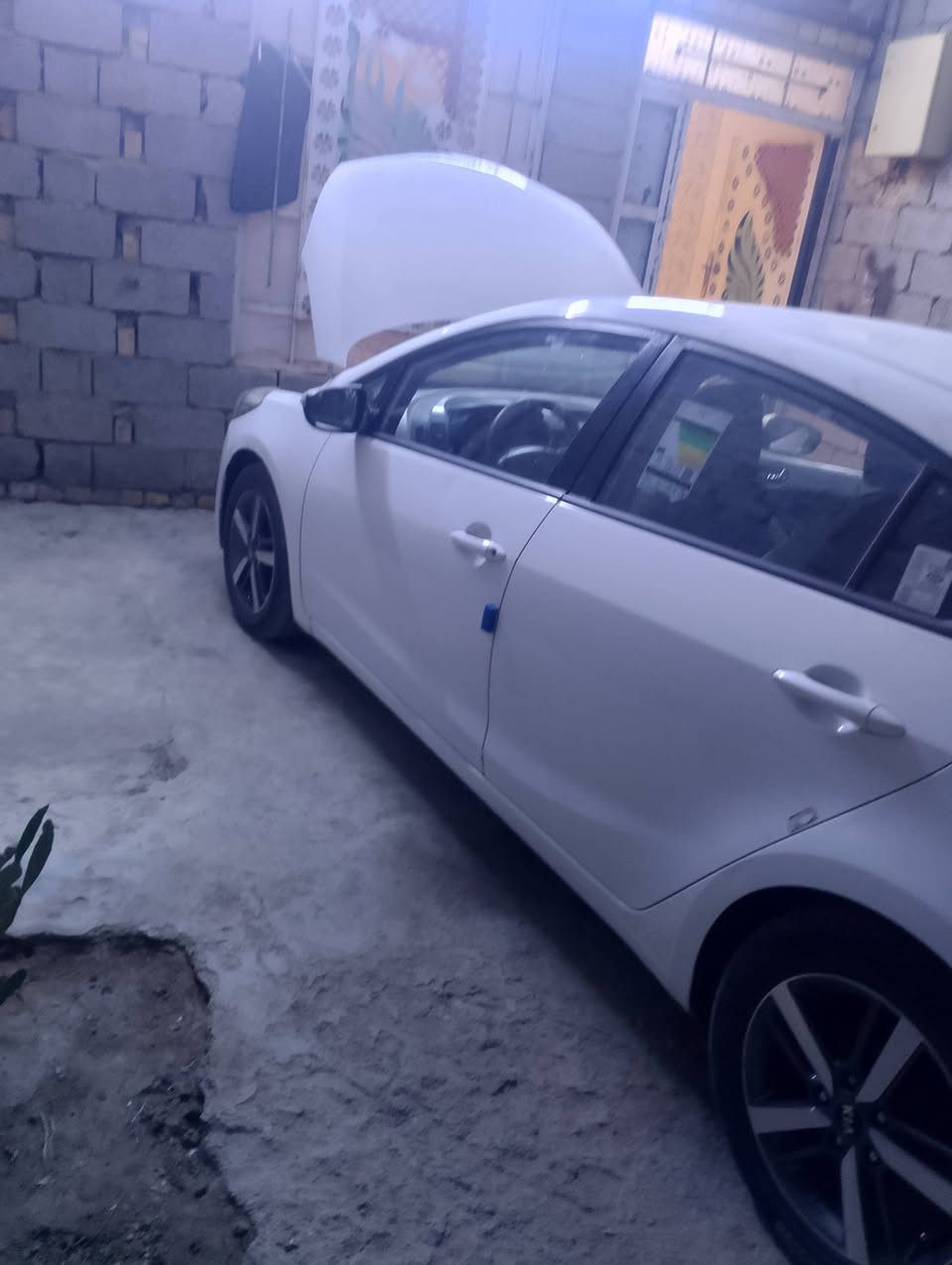 السلام عليكم كيا سيراتو 2014 خليجيه للبيع او مراوس بتاكسي حسب القناعه مكان السياره ناصريه الغرف ***********
