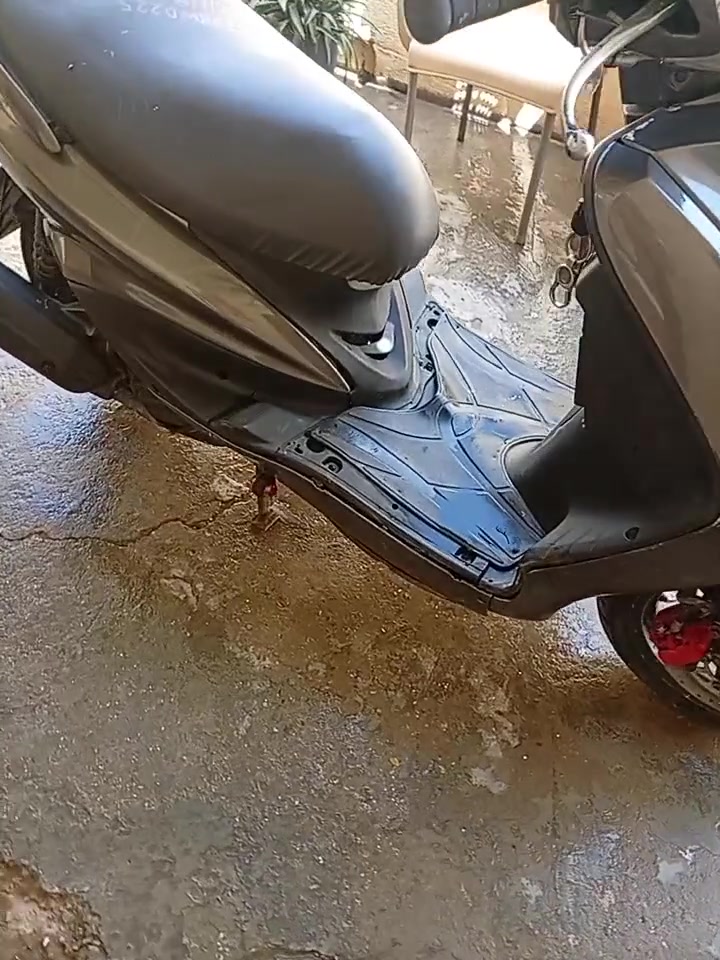 دراجه سكنس نثيه
كلش نضيفه اي نقص مابيها
المكان جسر ديالى 
السعر550وبيهه مجال
رقم***********
