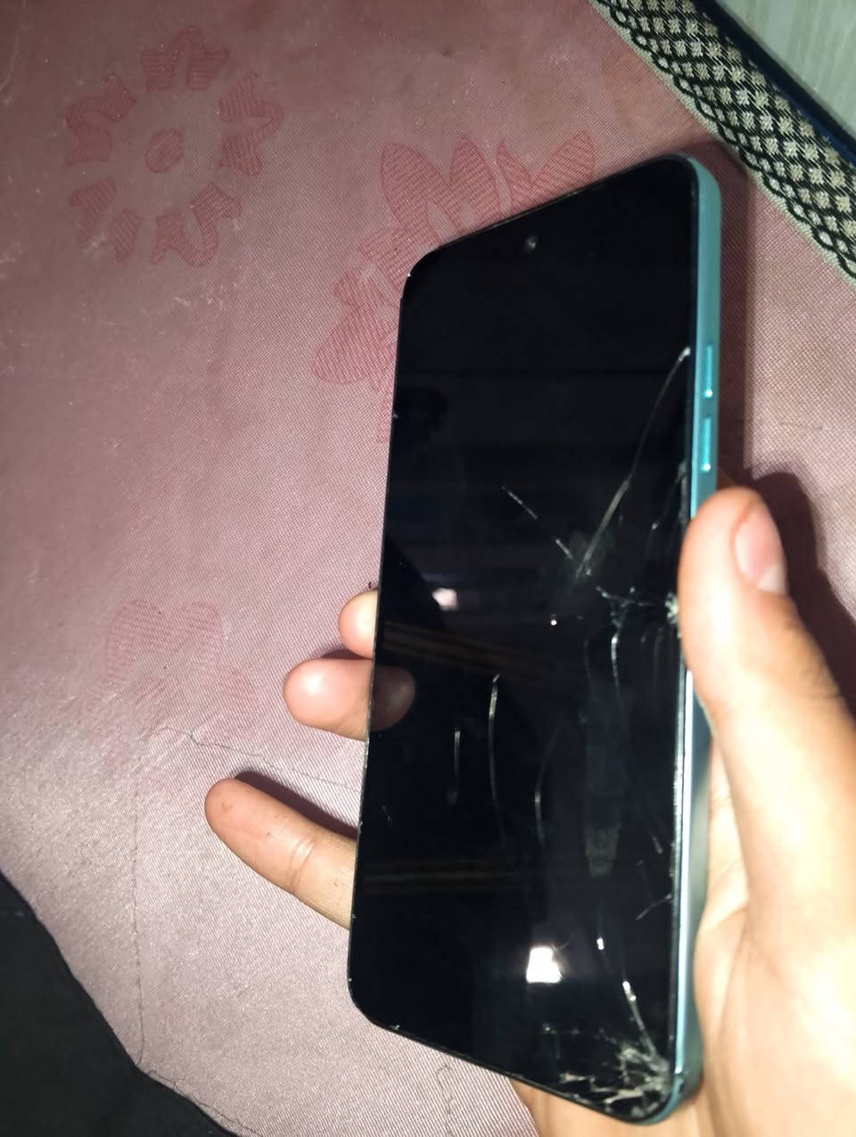 سلام عيكم جهاز مشتريه جديد بس وكع مني وصار بيه هيج مابيه اي شي لمس شغال مابيه اي تعليك وياه شاحنته وكاتونته سعره 60وبيه مجال حك جييه مكاني بغداد العامريه رقمي ***********
