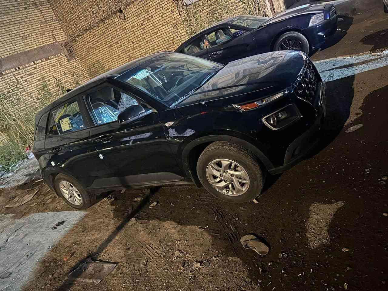 السلام وعليكم للبيع 
هونداي فينو 2022  وارد امريكي حادثها بنيد 
بدون لغود بدون شواصي 
رادرات 
تحديد مسار
توقف ذاتي
تحكمات ستيرن
داريڤ مود
شاشة
ماشية 26 الف
مكينة كير تبريد صدر حدادية
كله جديد
السياره حلوه ومرتبة كلش 
بيها خدوش بسيطة
محرك 2000دوش 
السعر:110 وبيها مجال
العنوان: بغداد المنصور دور السود 
الرقم:***********
